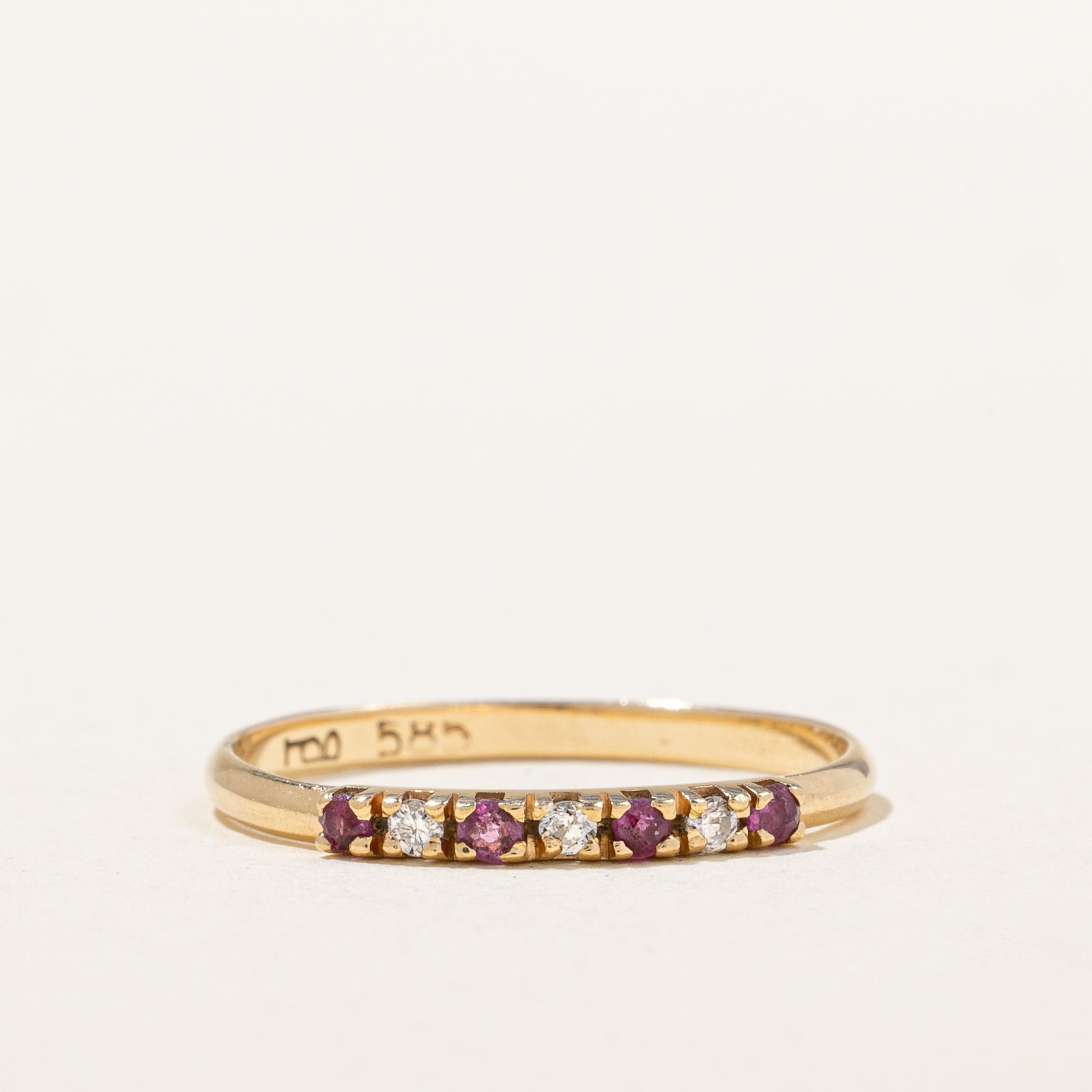Bague rubis et diamants | 0,12 ct, 0,06 ct | Taille 6,25 |