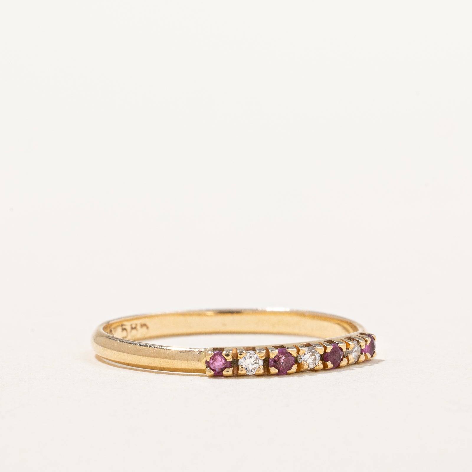 Bague rubis et diamants | 0,12 ct, 0,06 ct | Taille 6,25 |