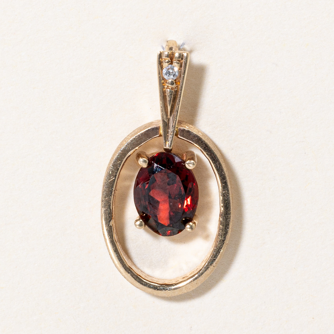 Garnet & Diamond Pendant | 1.00ct, 0.01ct |