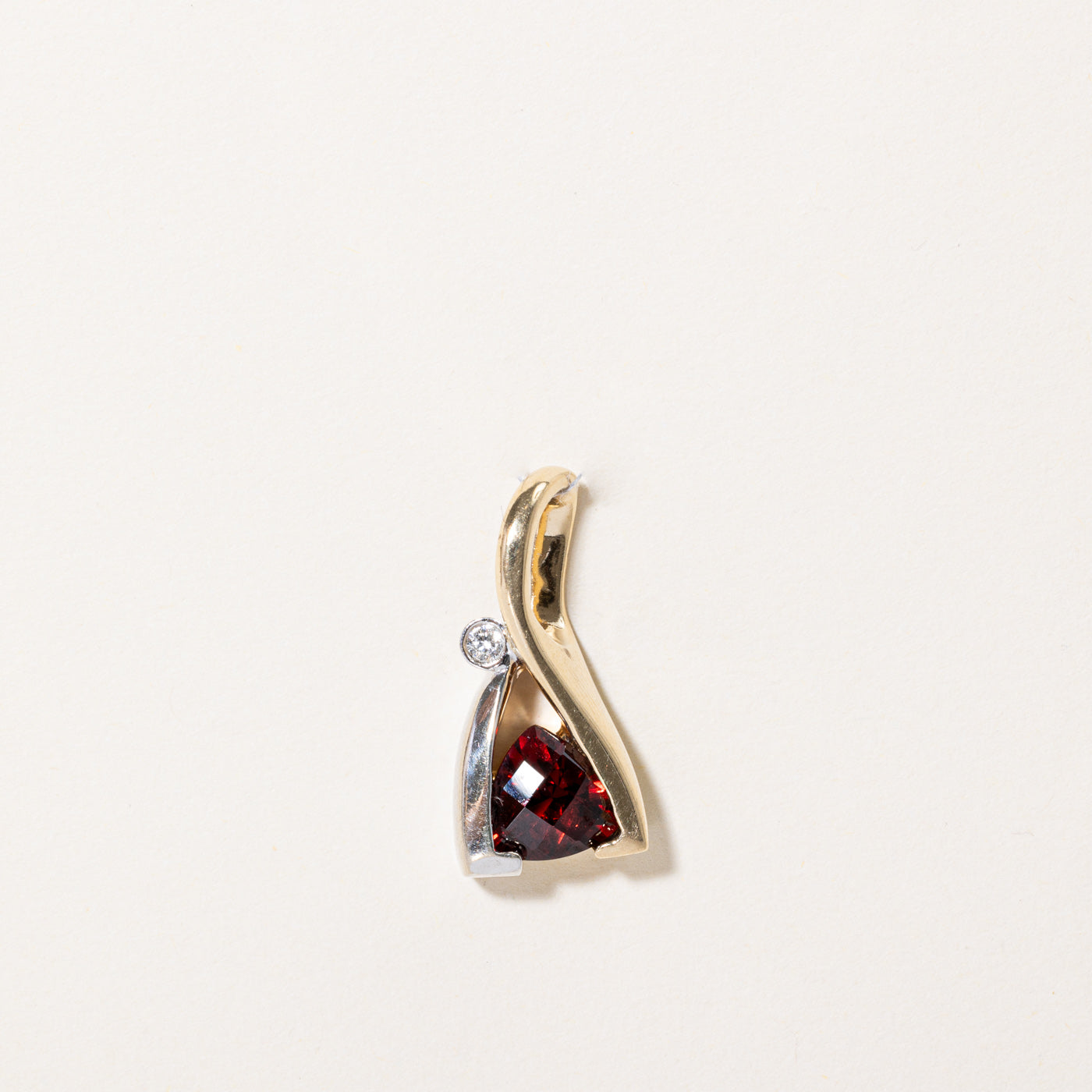 Garnet & Diamond Pendant | 2.25ct, 0.04ct |