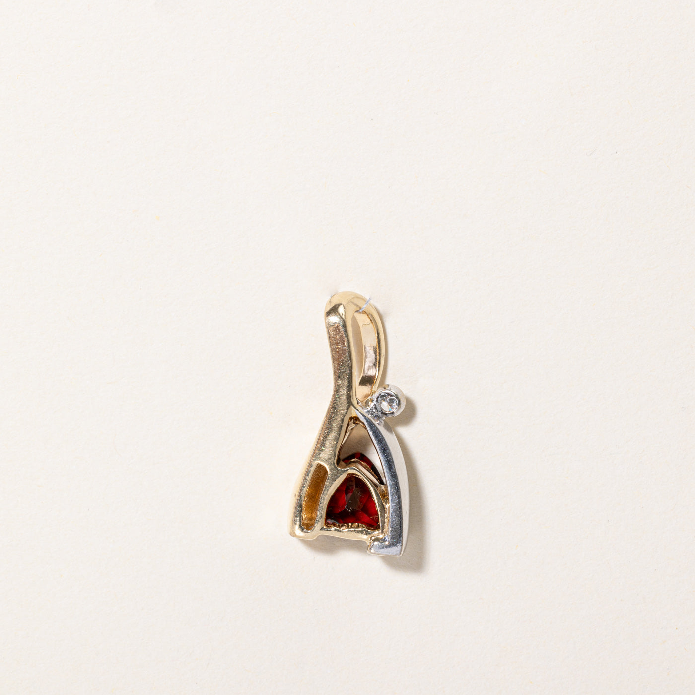 Garnet & Diamond Pendant | 2.25ct, 0.04ct |