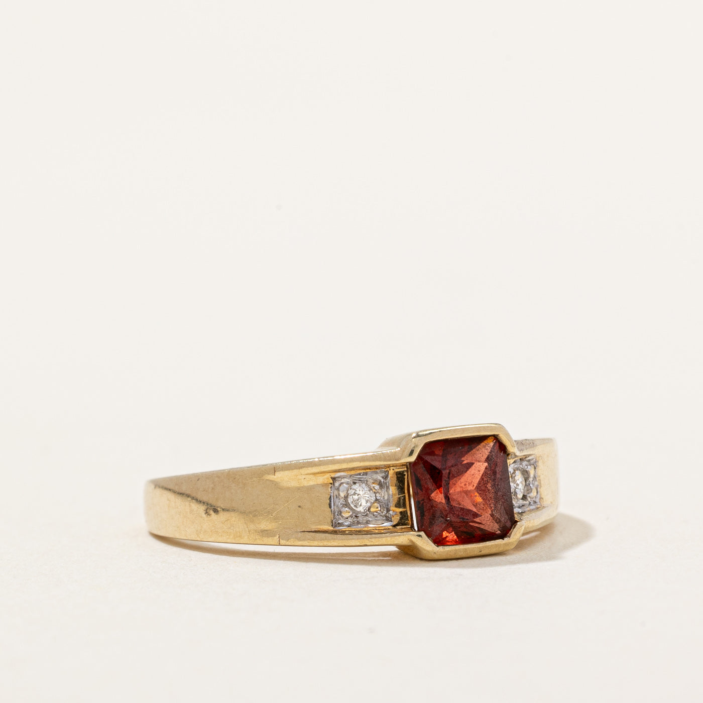 Garnet & Diamond Ring | 0.90ct, 0.02ctw | SZ 6.75 |
