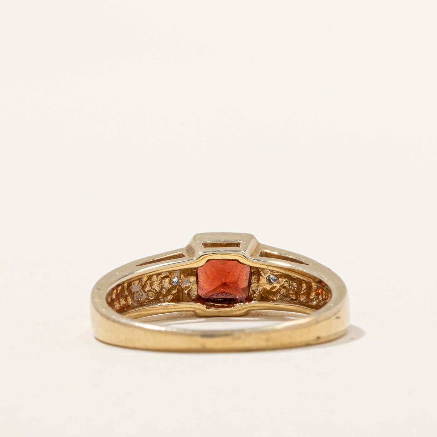 Garnet & Diamond Ring | 0.90ct, 0.02ctw | SZ 6.75 |