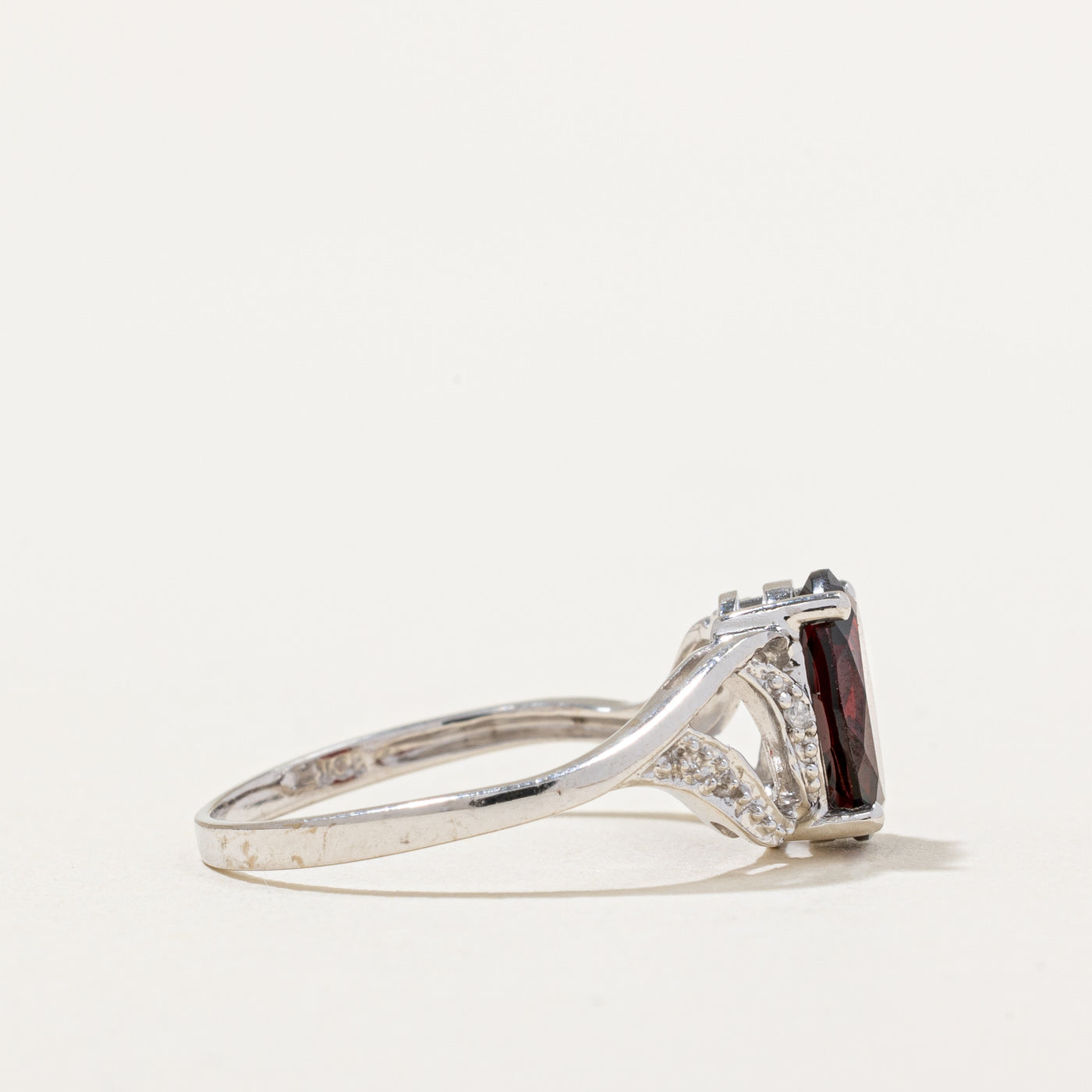 Garnet & Diamond Cocktail Ring | 2.00ct, 0.01ctw | SZ 7 |