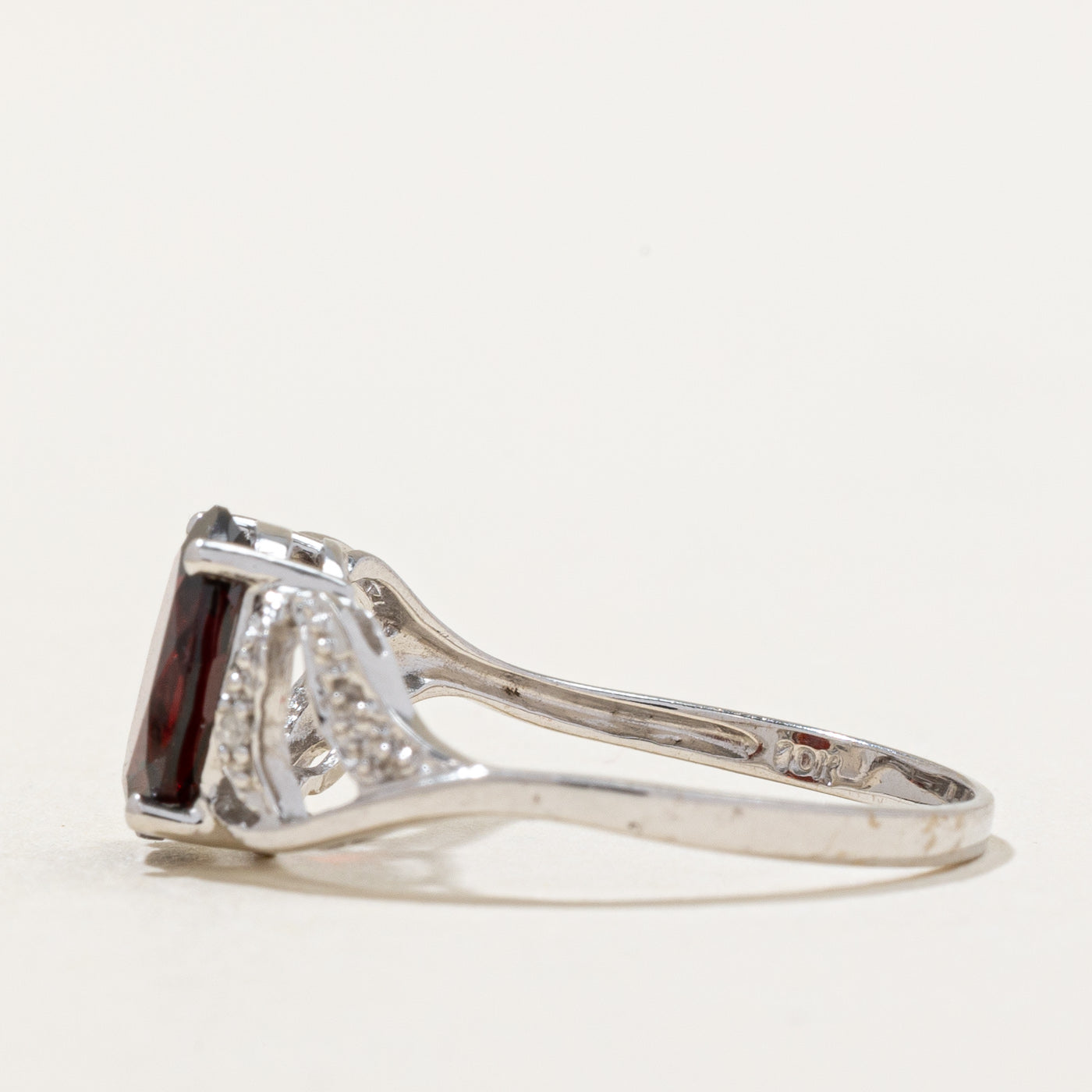Garnet & Diamond Cocktail Ring | 2.00ct, 0.01ctw | SZ 7 |