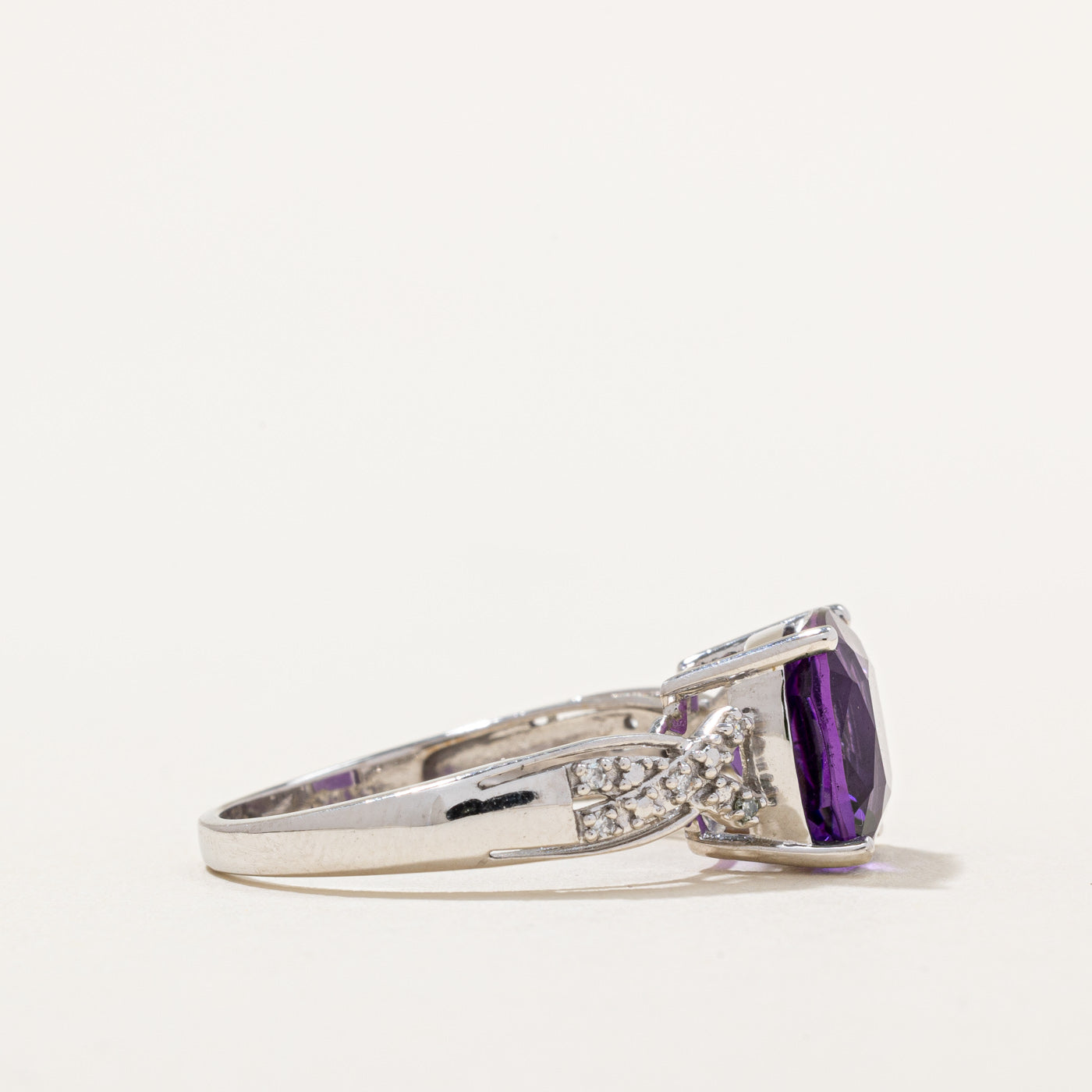 Bague cocktail améthyste et diamants | 3,80 ct, 0,04 ct au total | Taille 8,75 |