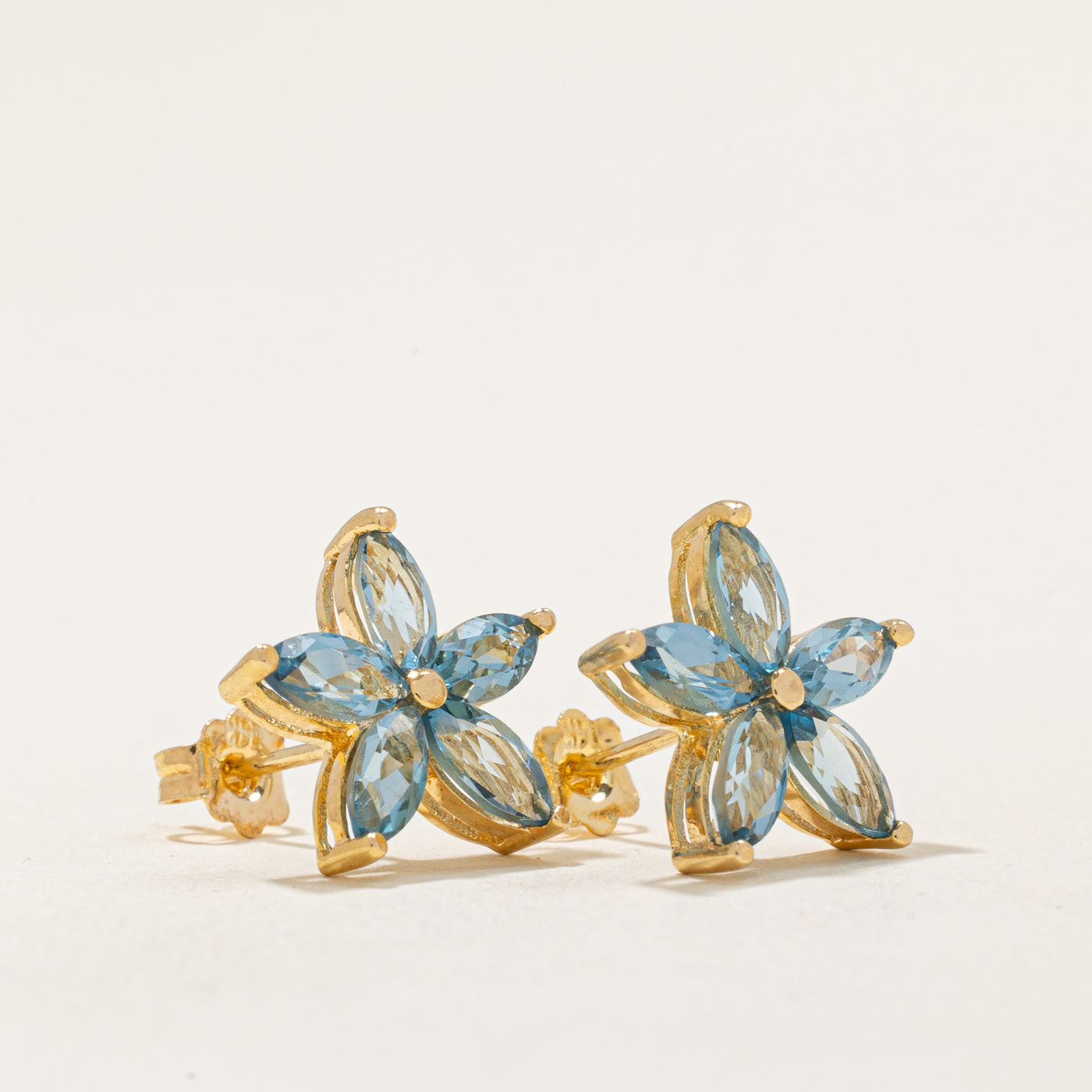 Boucles d'oreilles en topaze bleue en forme de fleur | 2,00 ct |