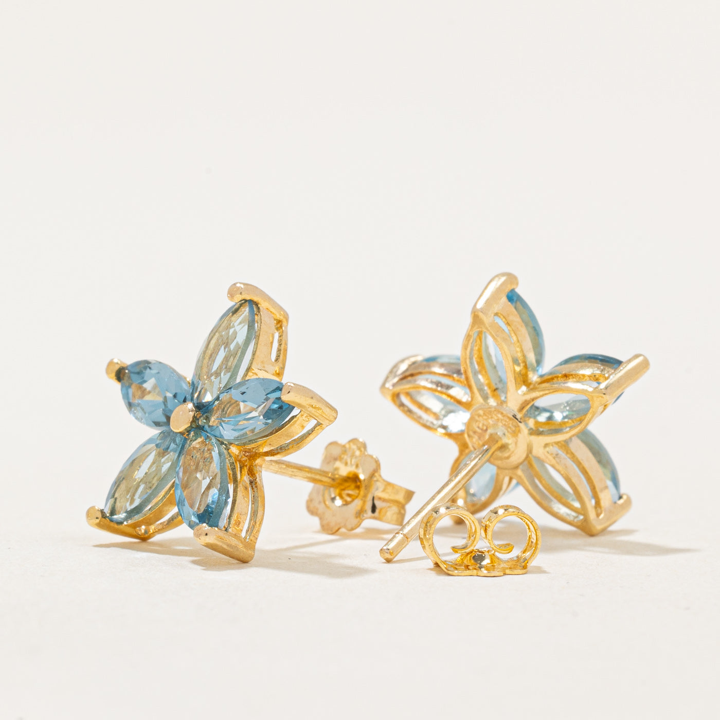 Boucles d'oreilles en topaze bleue en forme de fleur | 2,00 ct |