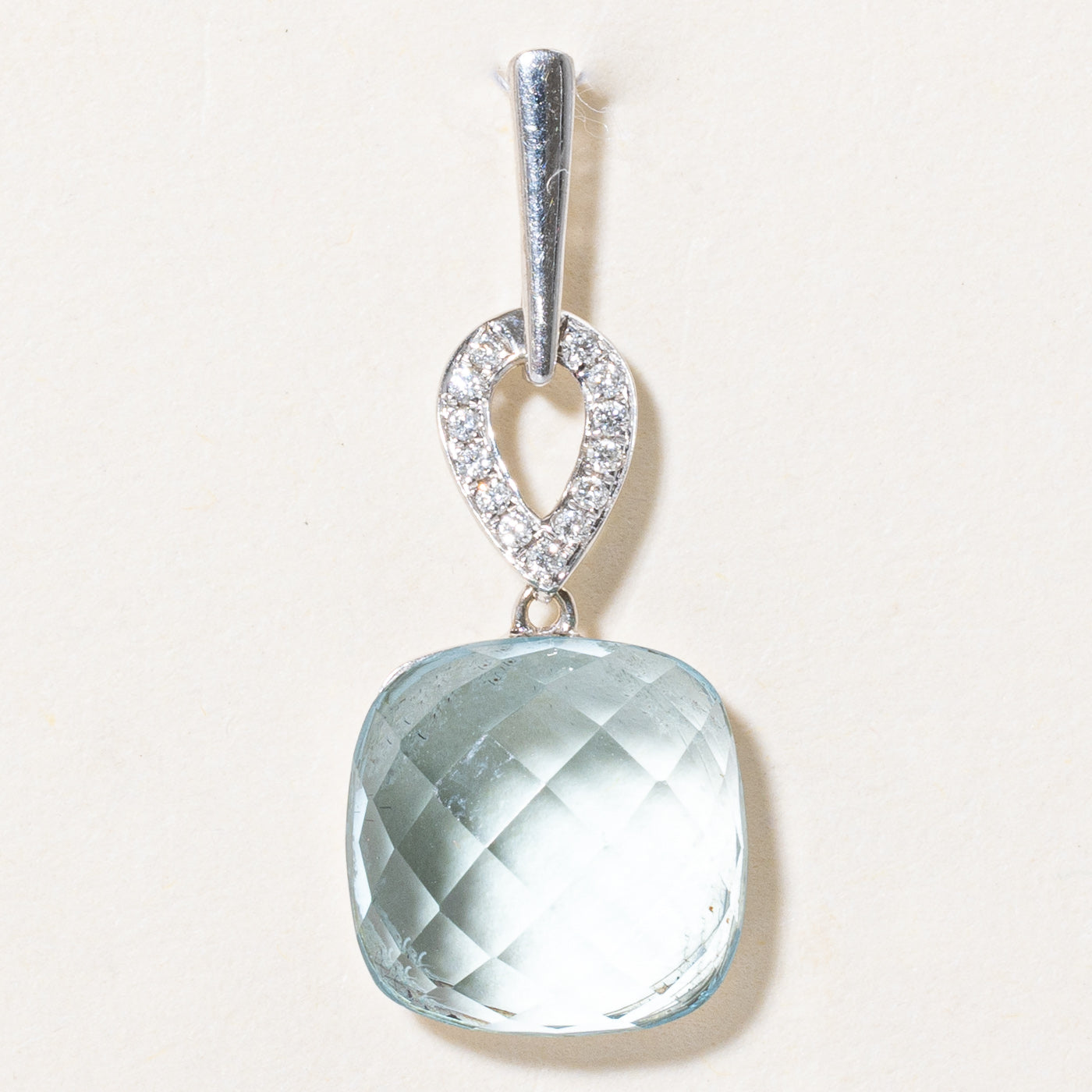 Pendentif en topaze bleue et diamants | 6,00 ct, 0,05 ct au total |