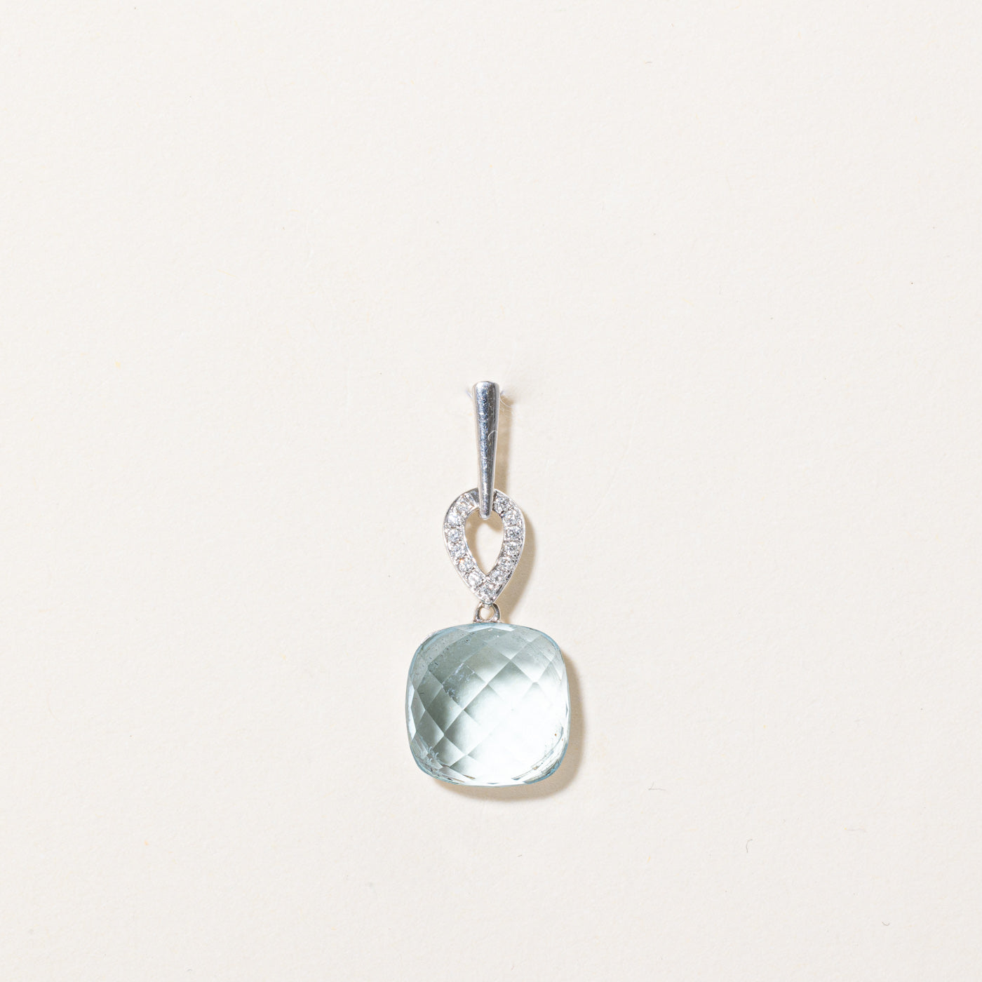 Pendentif en topaze bleue et diamants | 6,00 ct, 0,05 ct au total |