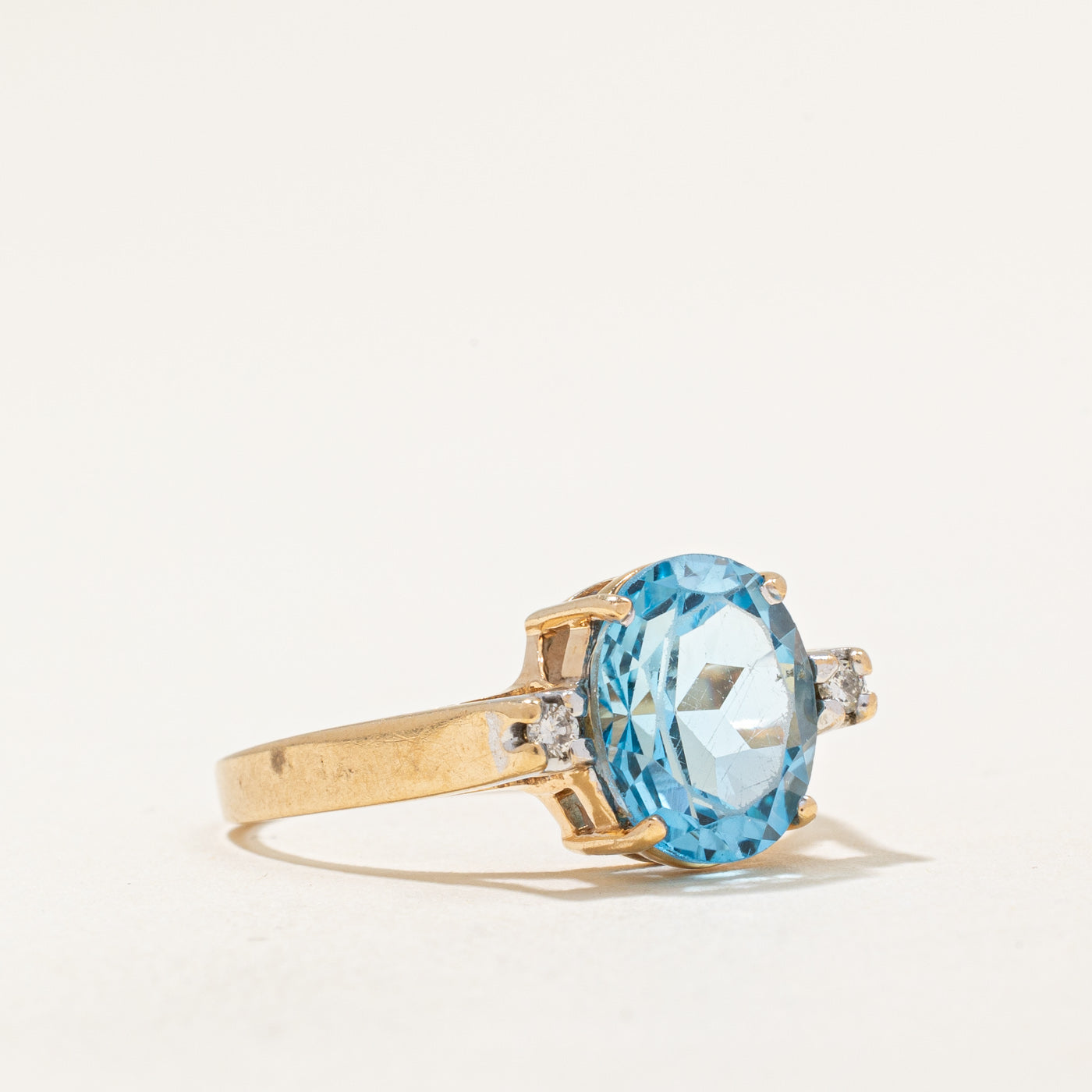 Bague cocktail en topaze bleue et diamants | 3,00 ct, 0,04 ct au total | Taille 7,5 |