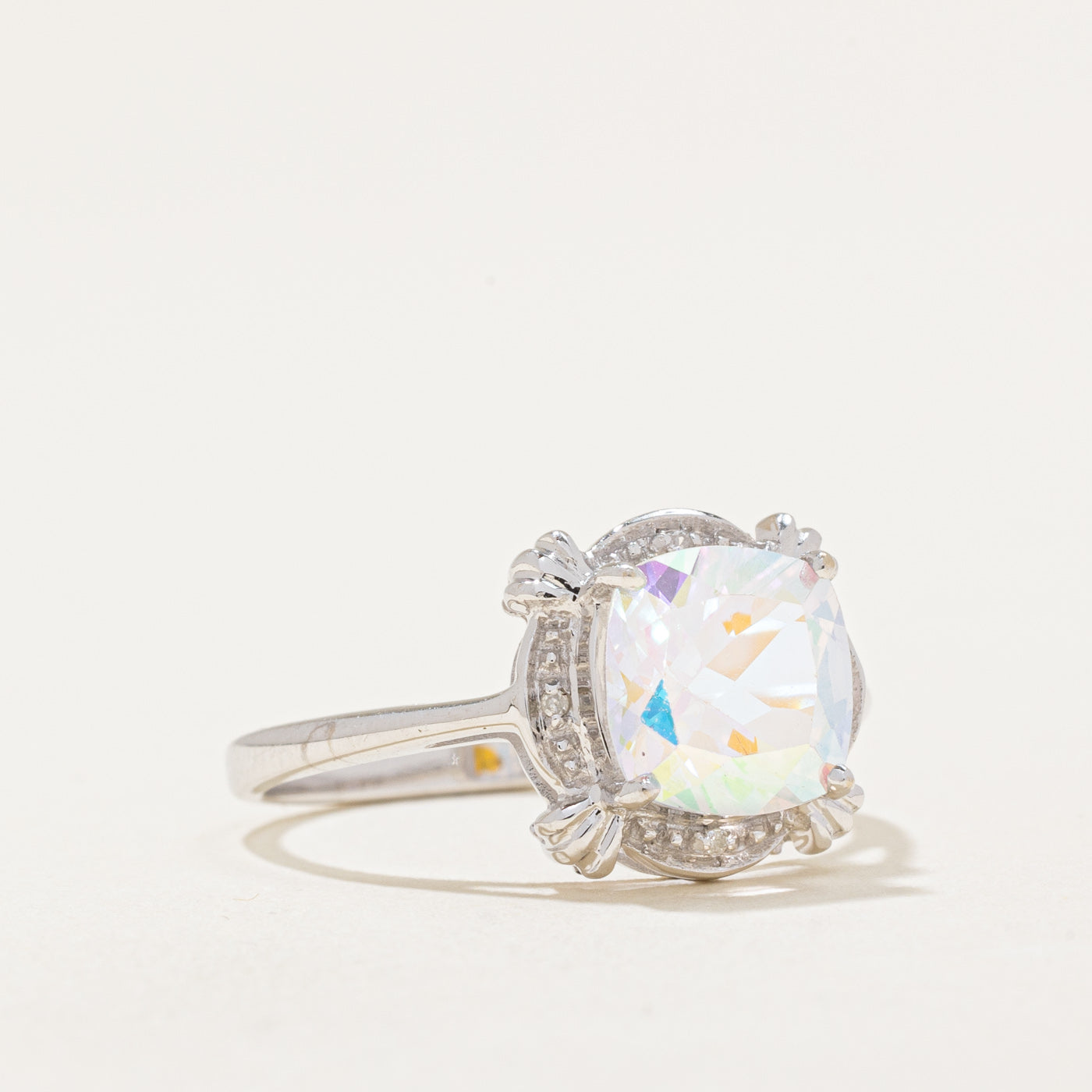Bague cocktail en topaze mystique et diamants | 3,00 ct, 0,02 ct au total | Taille 7 |