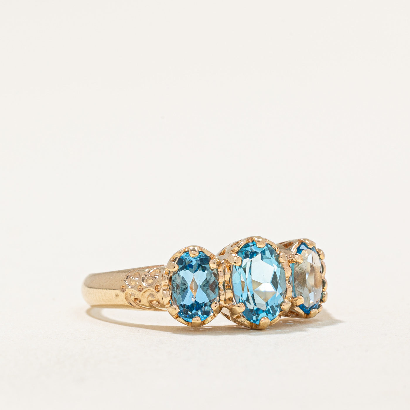 Bague trois pierres en topaze bleue | 1,90 ct | Taille 7,25 |