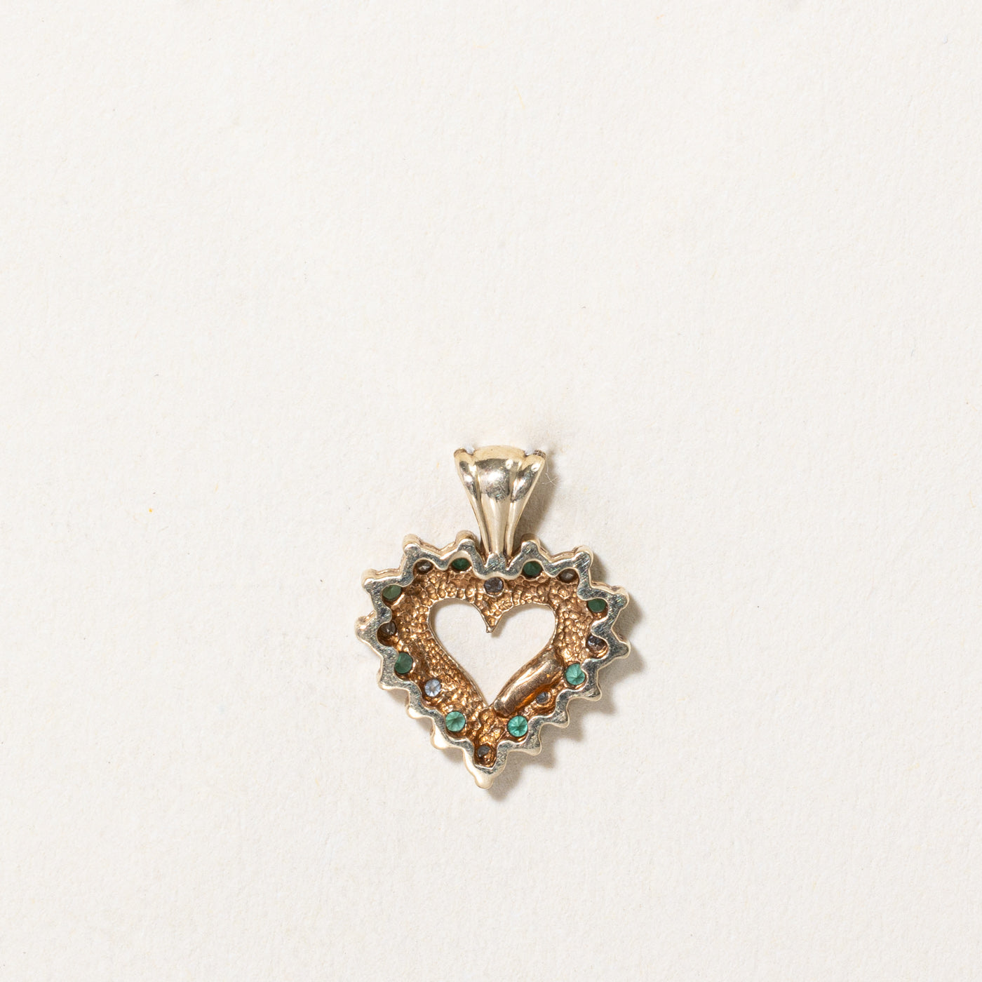 Pendentif cœur émeraude et diamants | 0,05 ct, 0,04 ct |