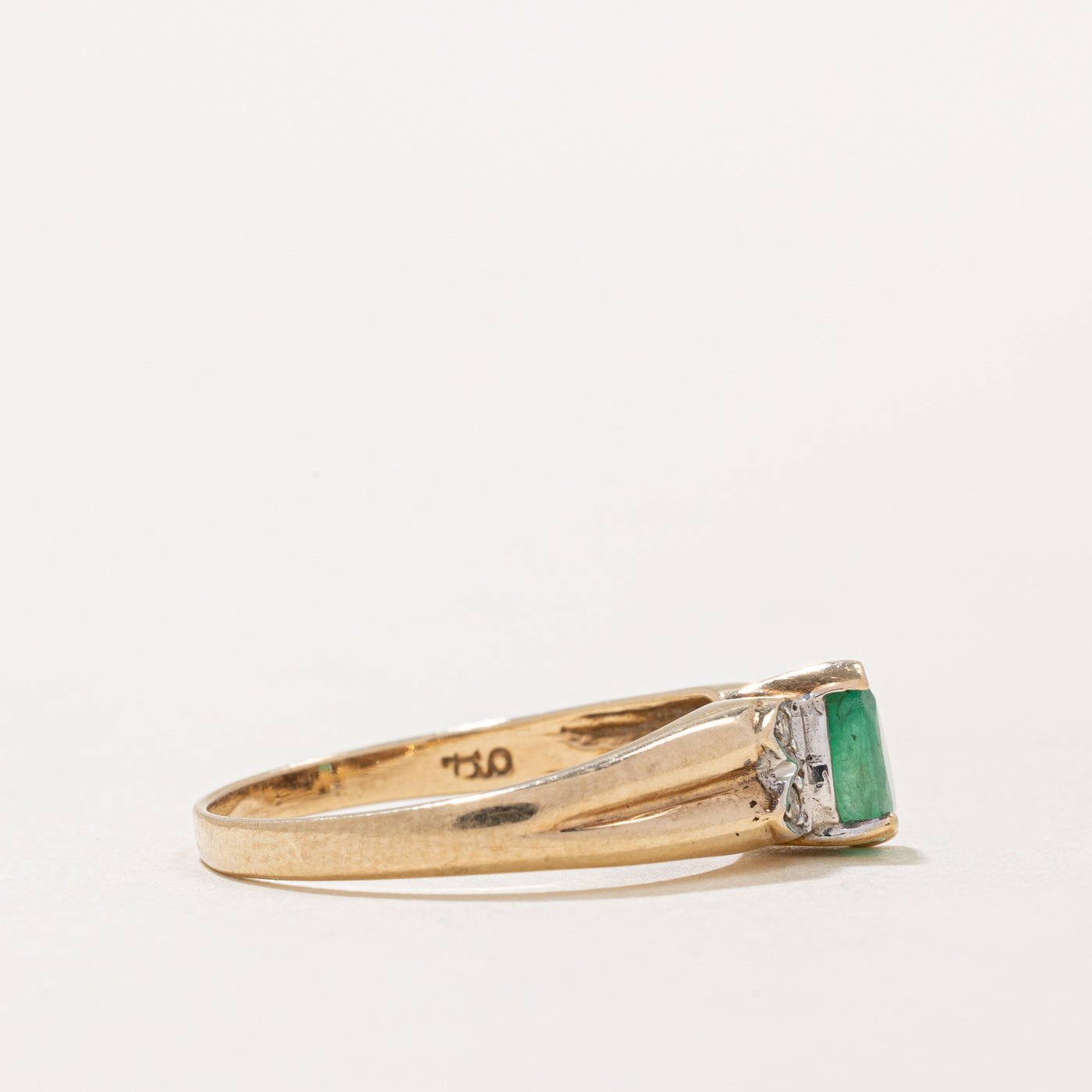 Pear Cut Emerald & Diamond Ring | 0.30ct, 0.02ctw | SZ 8.25 |