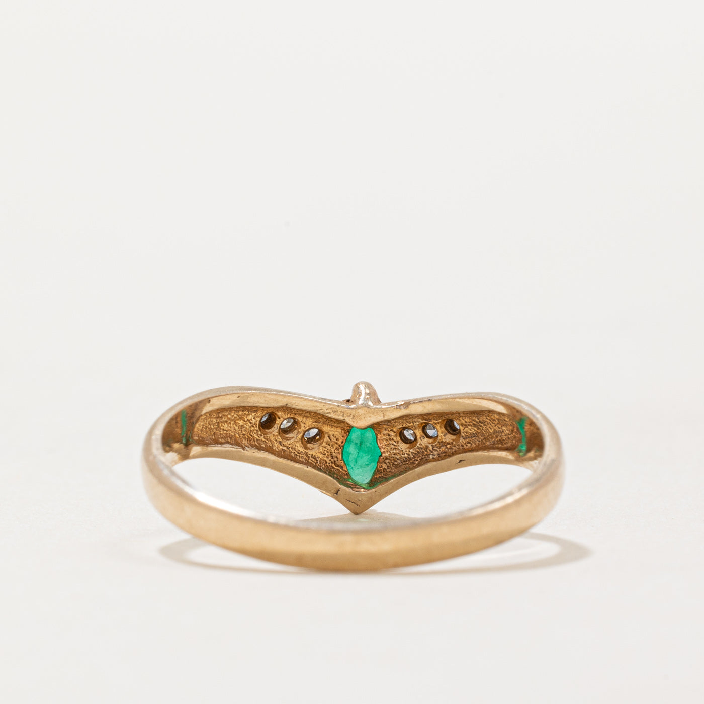Bague chevron émeraude et diamants | 0,10 ct, 0,03 ct au total | Taille 7 |