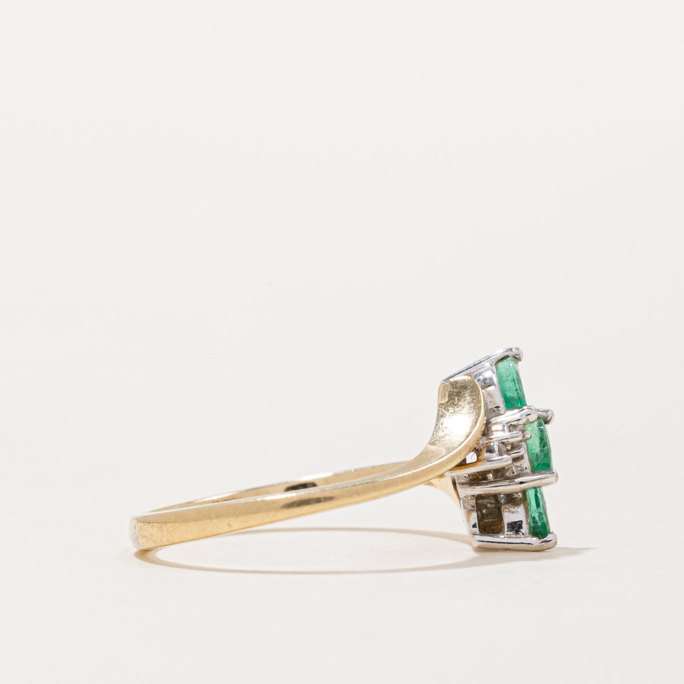 Bague contournée émeraude et diamant | 0,10 ct, 0,02 ct | Taille 6,5 |