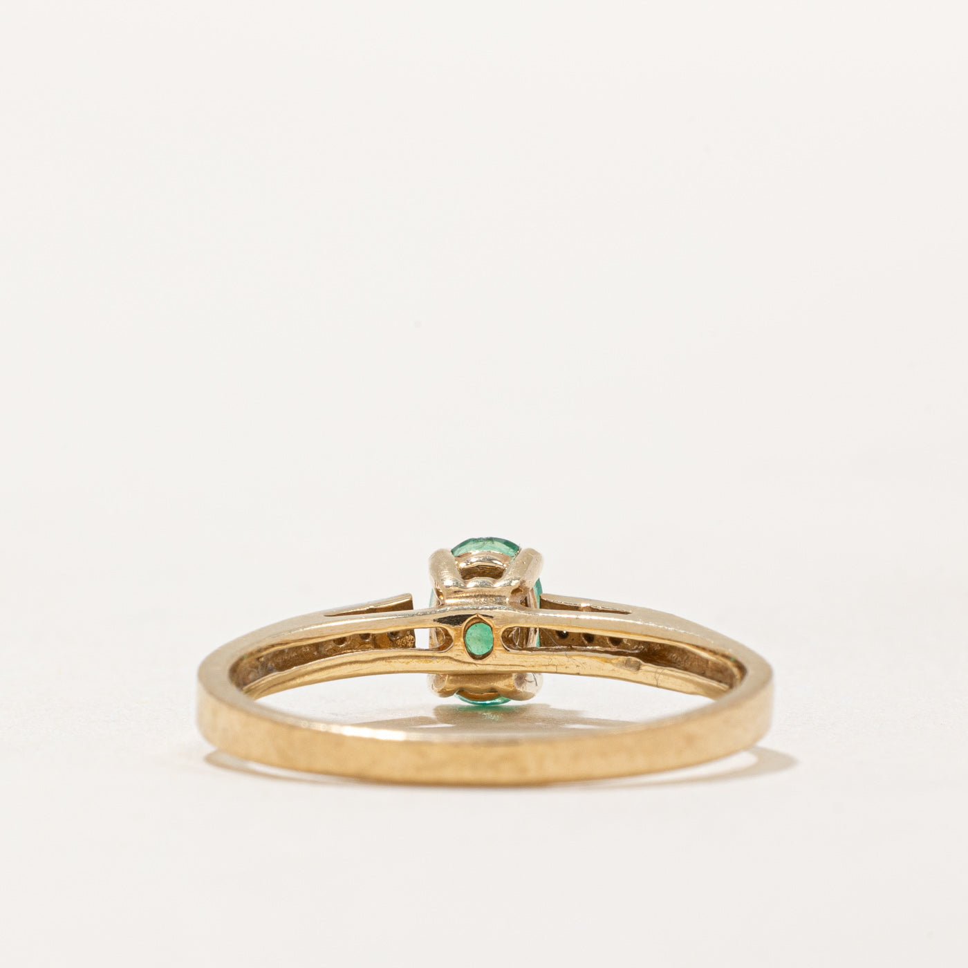 Oval Cut Emerald & Diamond Ring | 0.30ct, 0.01ctw | SZ 6.25 |