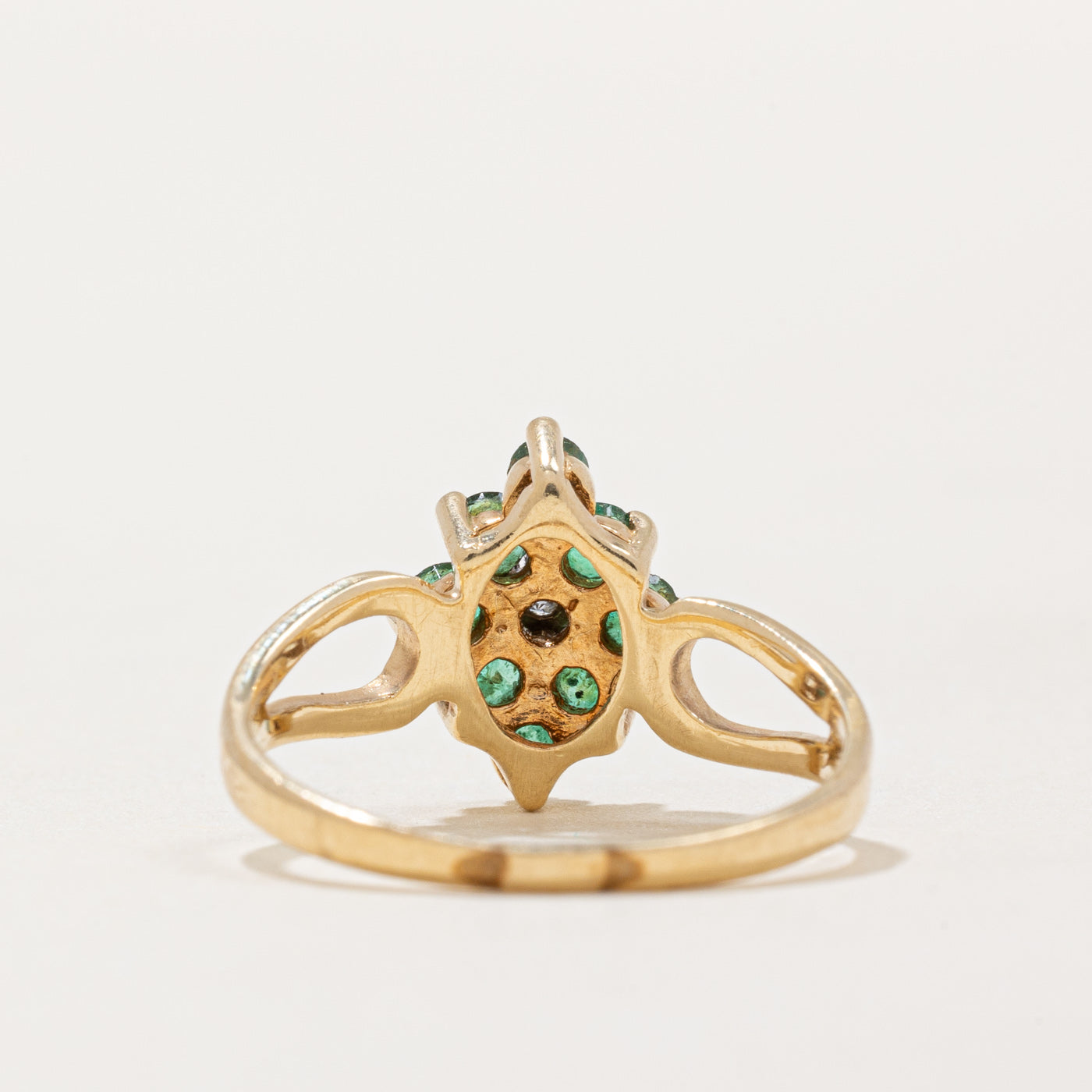 Bague sertie d'émeraudes et de diamants | 0,32 ct au total, 0,01 ct | Taille 6,25 |