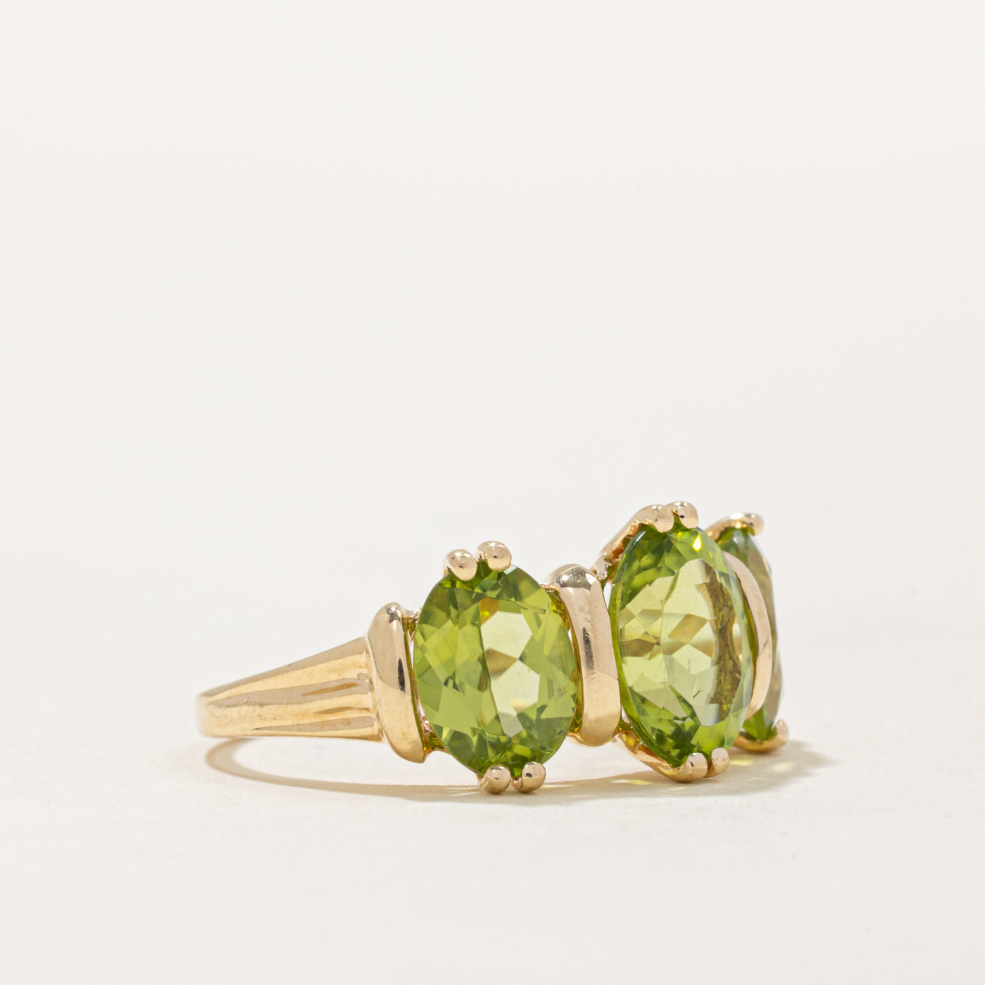 Bague trois pierres péridot | 4,20 ct | Taille 7 |