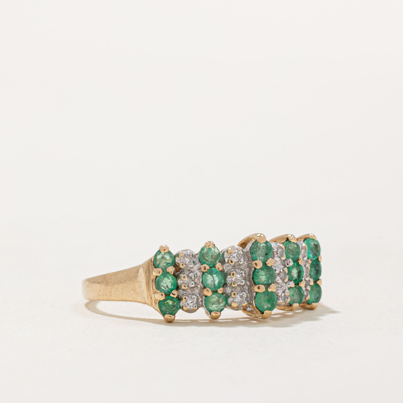 Bague multi-rangs d'émeraudes et de diamants | 0,30 ct, 0,06 ct | Taille 9,75 |