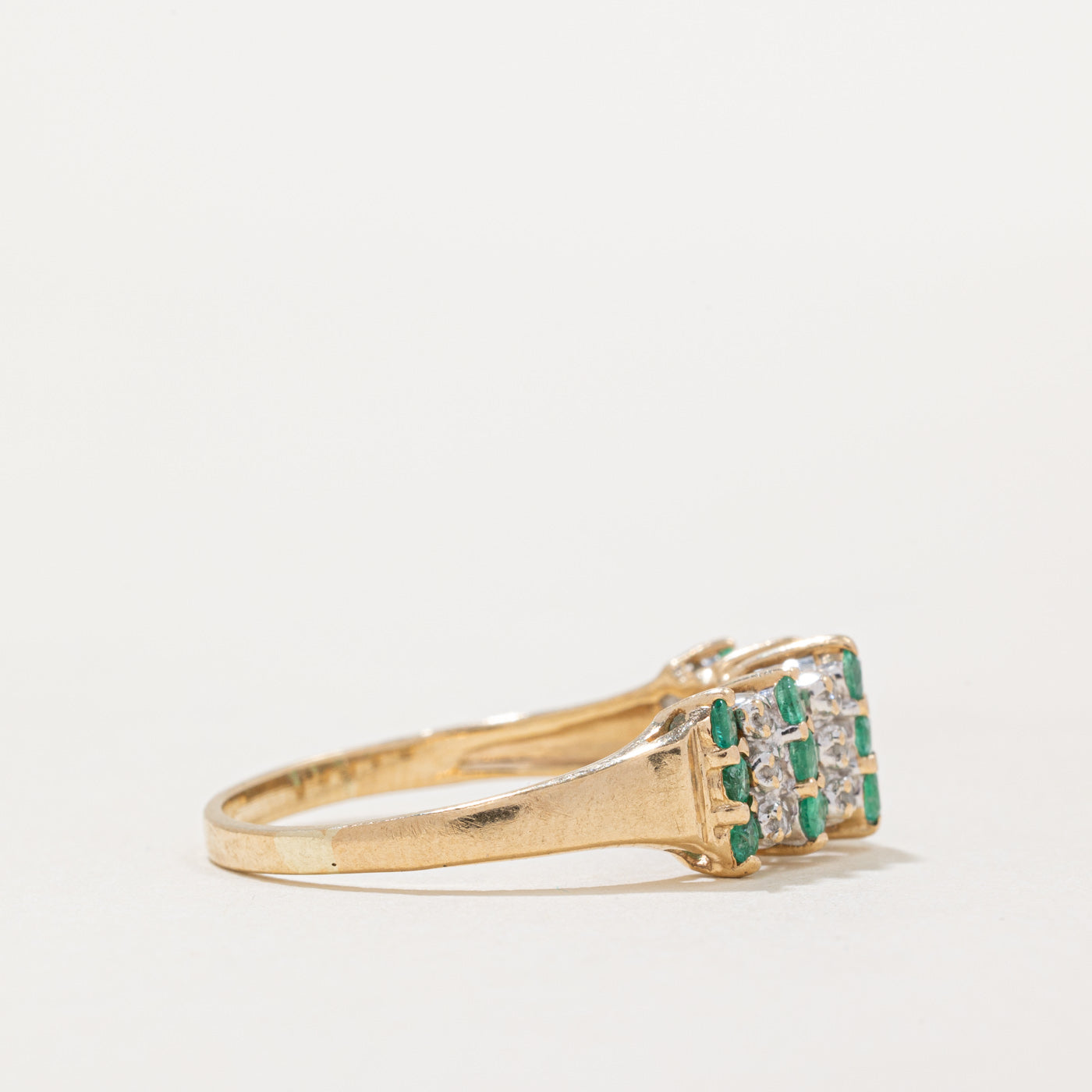 Bague multi-rangs d'émeraudes et de diamants | 0,30 ct, 0,06 ct | Taille 9,75 |