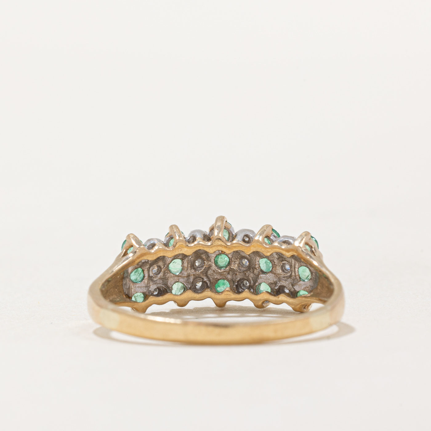 Bague multi-rangs d'émeraudes et de diamants | 0,30 ct, 0,06 ct | Taille 9,75 |