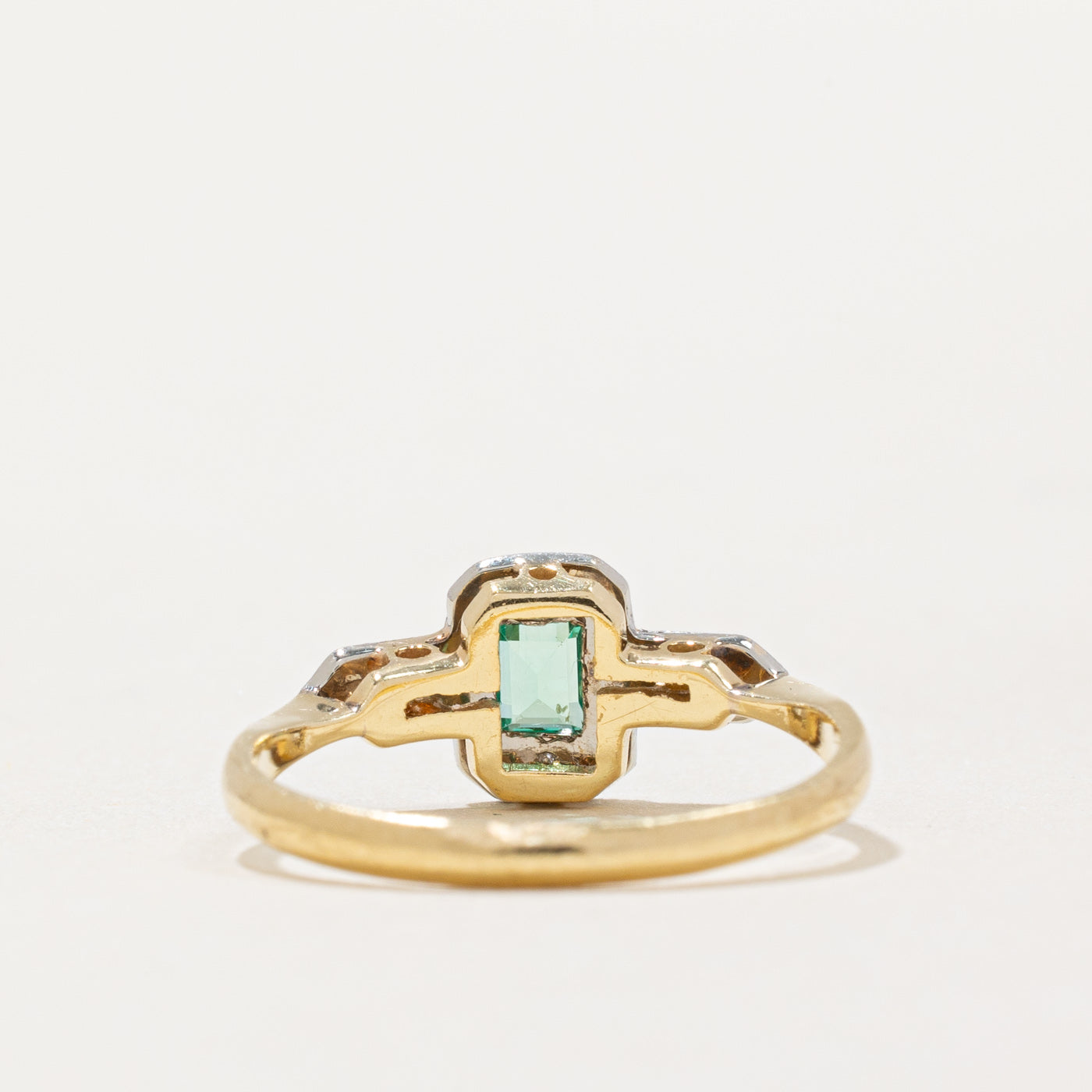 Bague halo émeraude vert herbe et diamants | 0,08 ct, 0,04 ct au total | Taille 4,75 |
