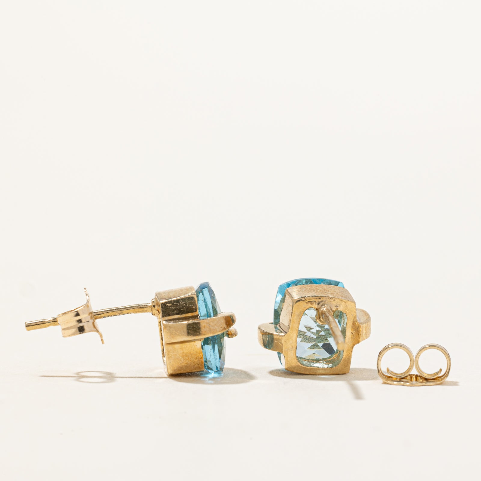 Boucles d'oreilles puces en topaze bleue | 3,00 ct |