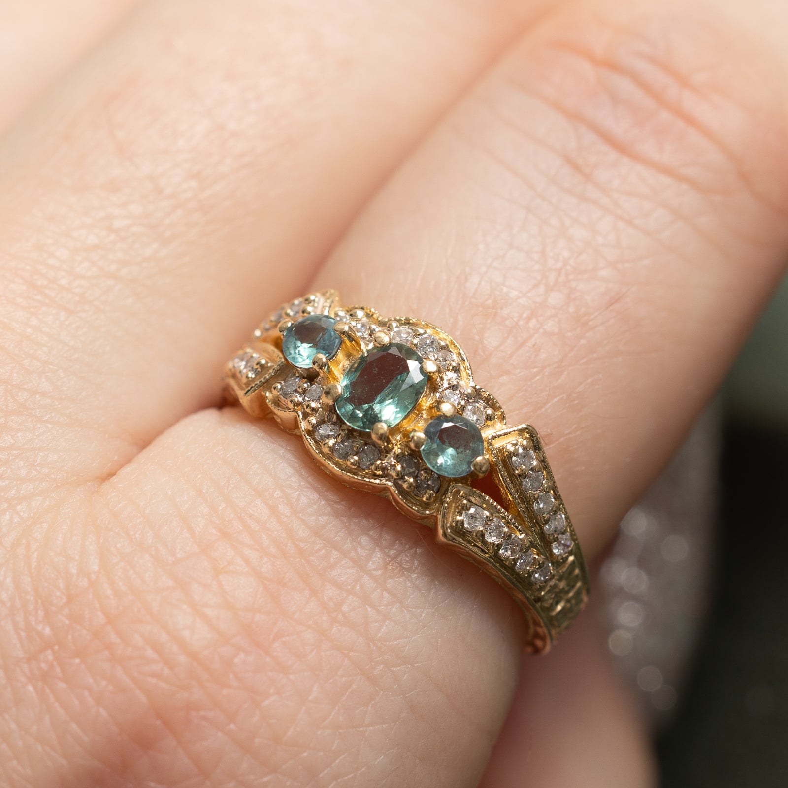 Bague conique en chrysobéryl et diamants | 0,50 ct, 0,27 ct | Taille 8 |