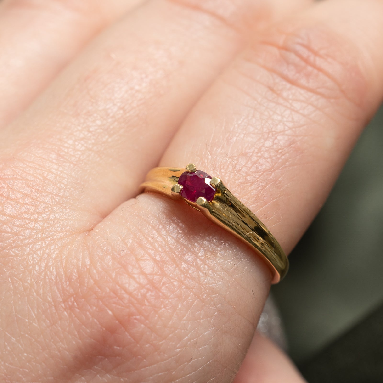 Oval Cut East West Ruby Ring | 0.45ct | SZ 8.75 |