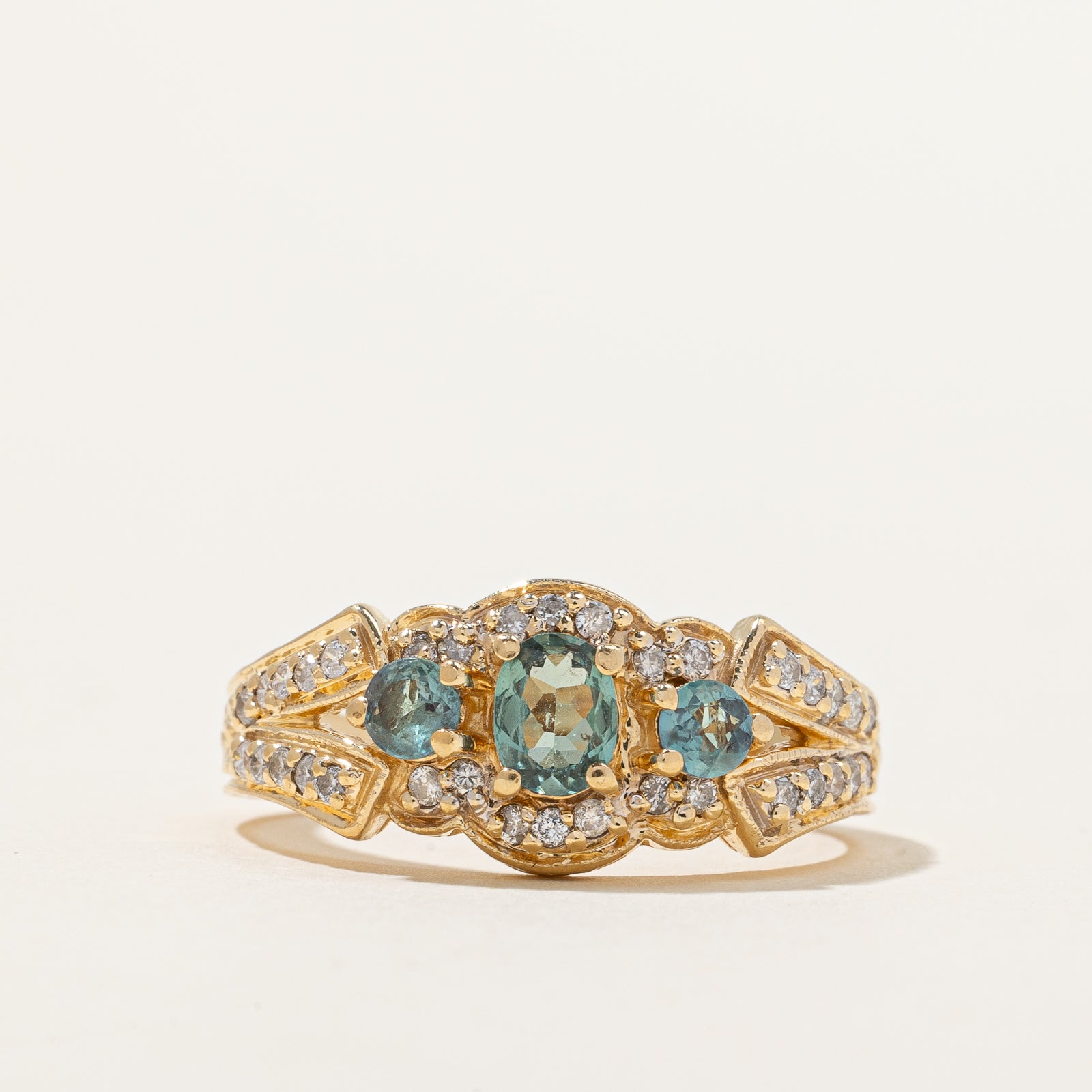 Bague conique en chrysobéryl et diamants | 0,50 ct, 0,27 ct | Taille 8 |