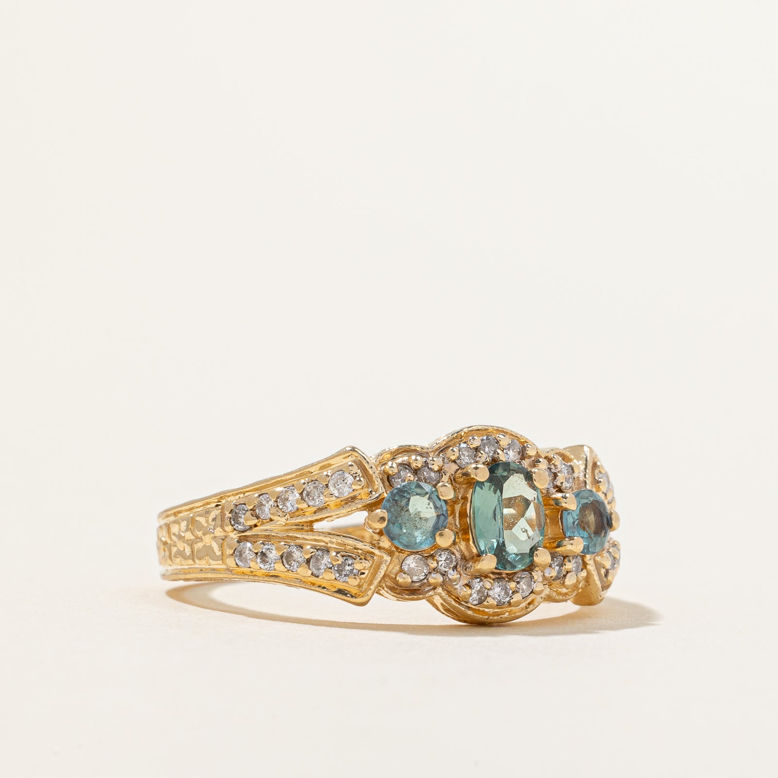 Bague conique en chrysobéryl et diamants | 0,50 ct, 0,27 ct | Taille 8 |