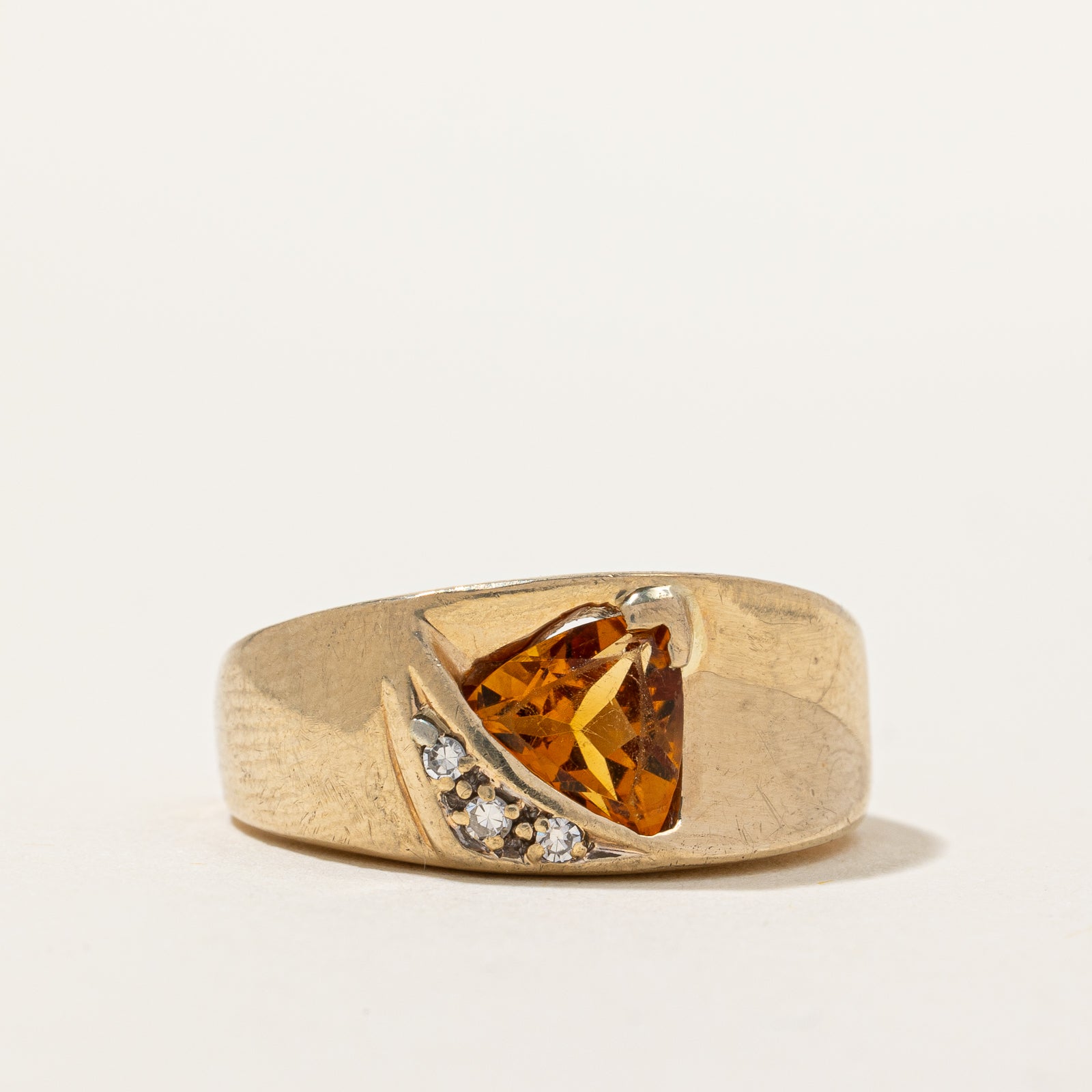 Citrine & Diamond Ring | 0.85ct, 0.03ctw | SZ 7 |