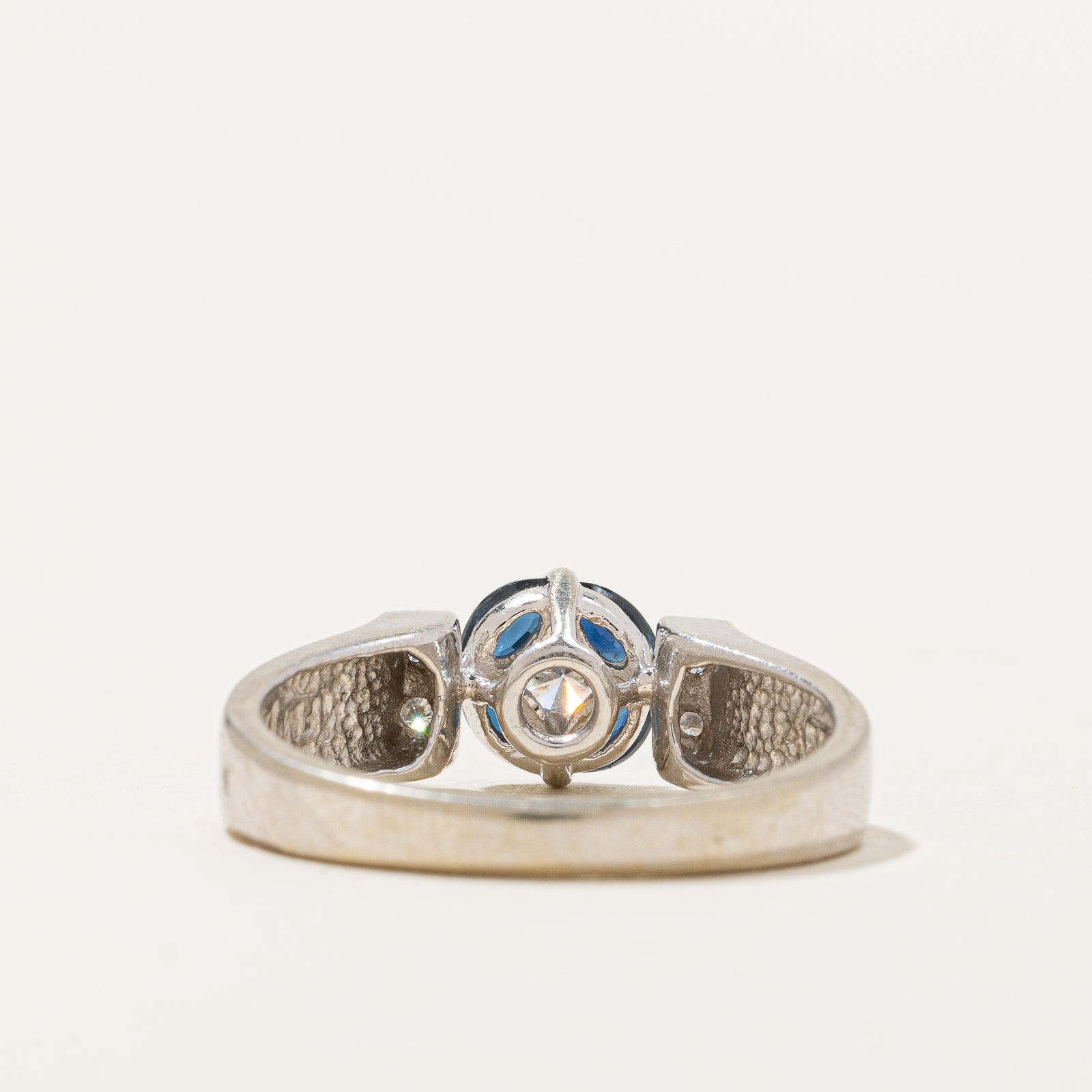 Bague saphir et diamants | 0,24 ct, 0,18 ct | Taille 6,5 |