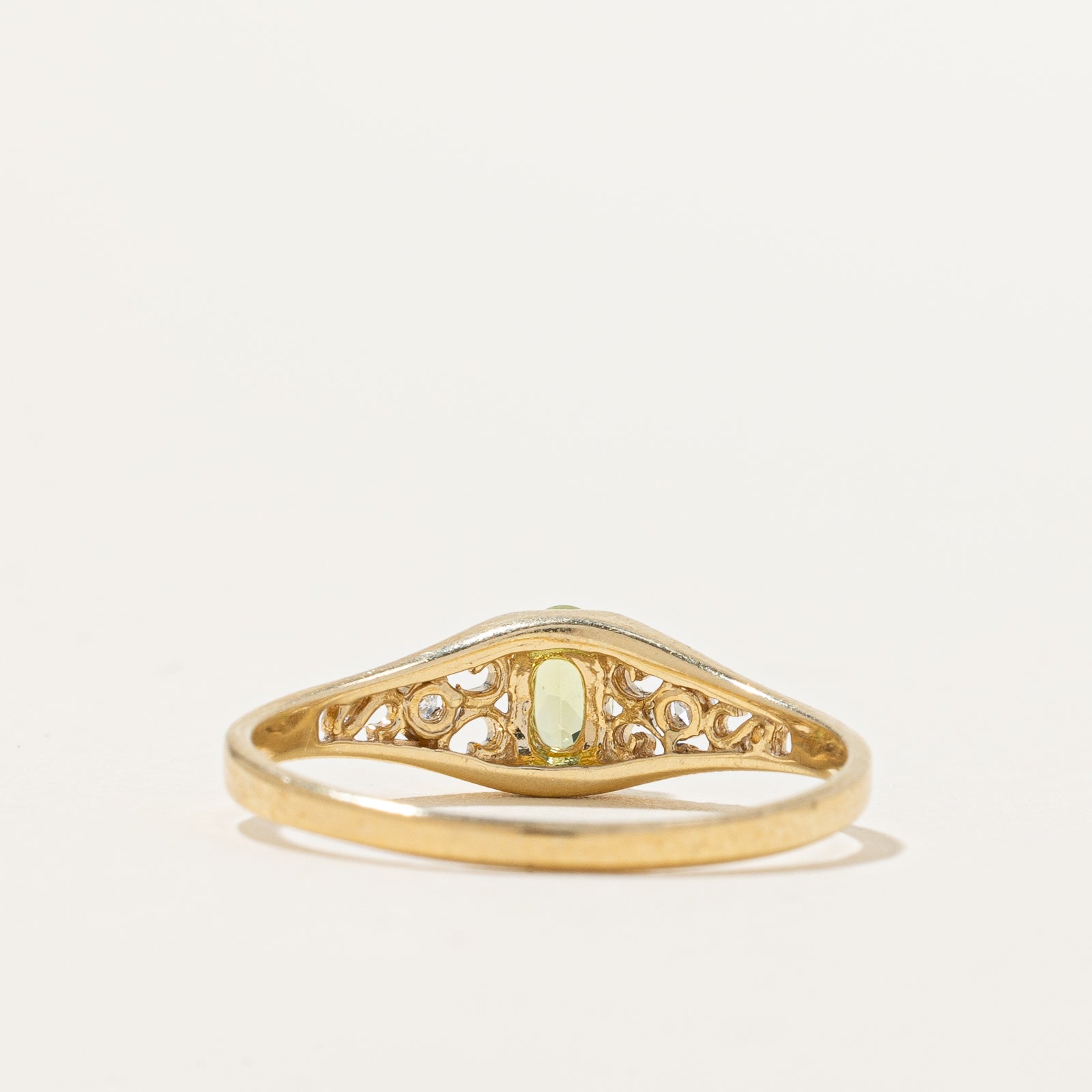 Peridot & Diamond Tapered Ring | 0.25ct, 0.02ctw | SZ 7 |
