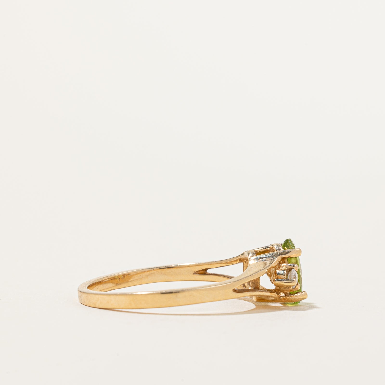 Peridot & Diamond Tapered Ring | 0.65ct, 0.05ctw | SZ 7 |