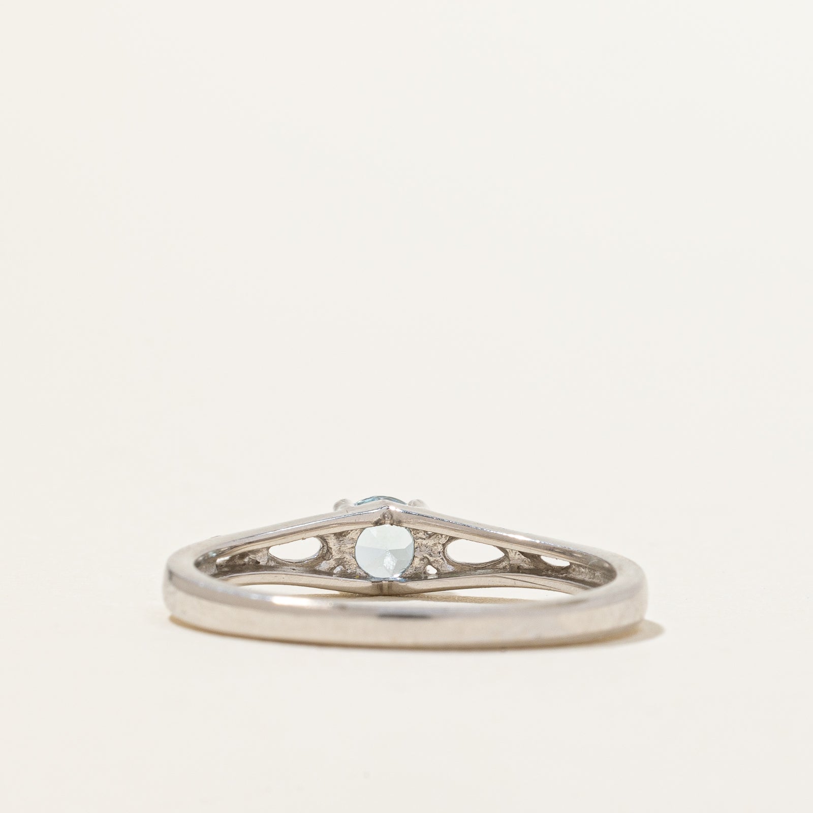 Blue Topaz Twisted Ring | 0.30ct | SZ 6.75 |