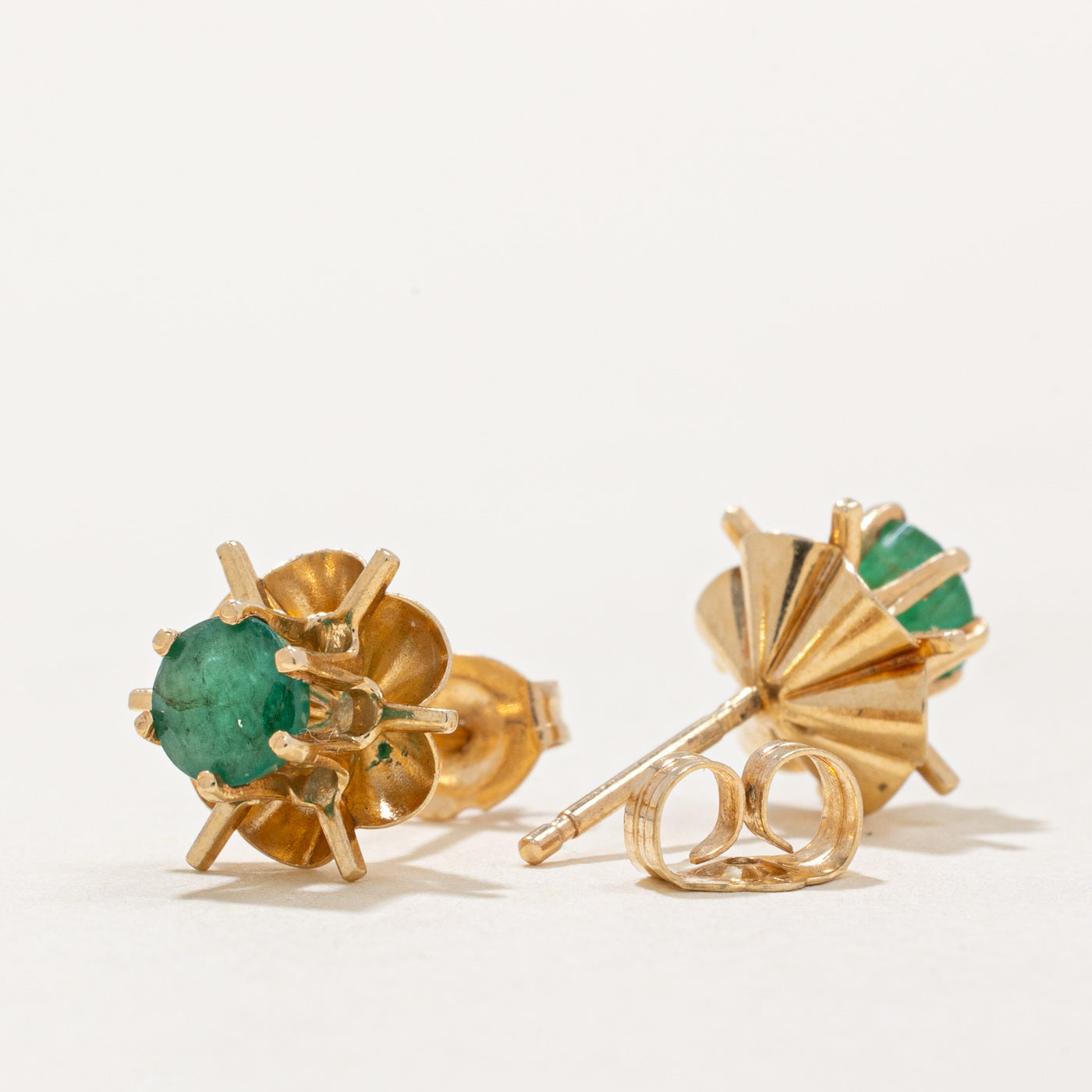 Boucles d'oreilles puces en émeraude | 0,50 ct |