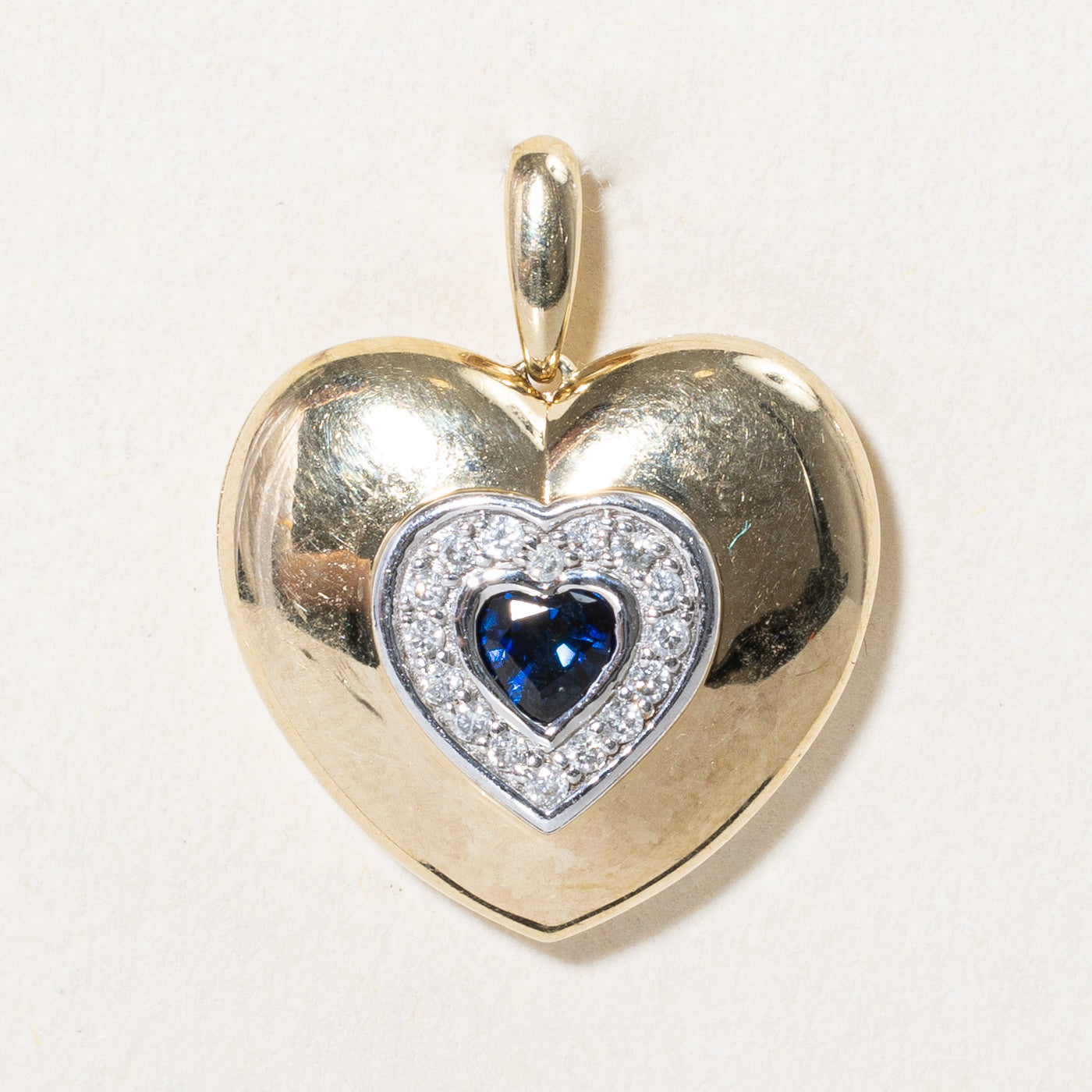 Pendentif cœur saphir et diamants | 0,17 ct, 0,10 ct au total |