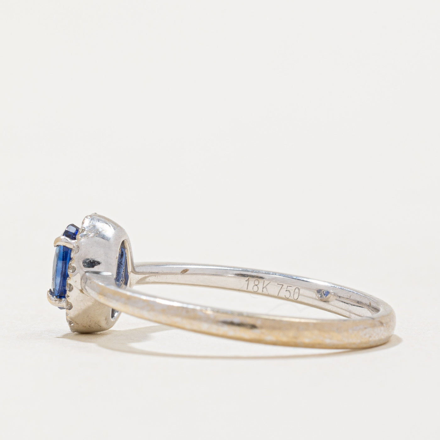 Bague halo saphir bleuet et diamants | 0,50 ct, 0,09 ct au total | Taille 7 |