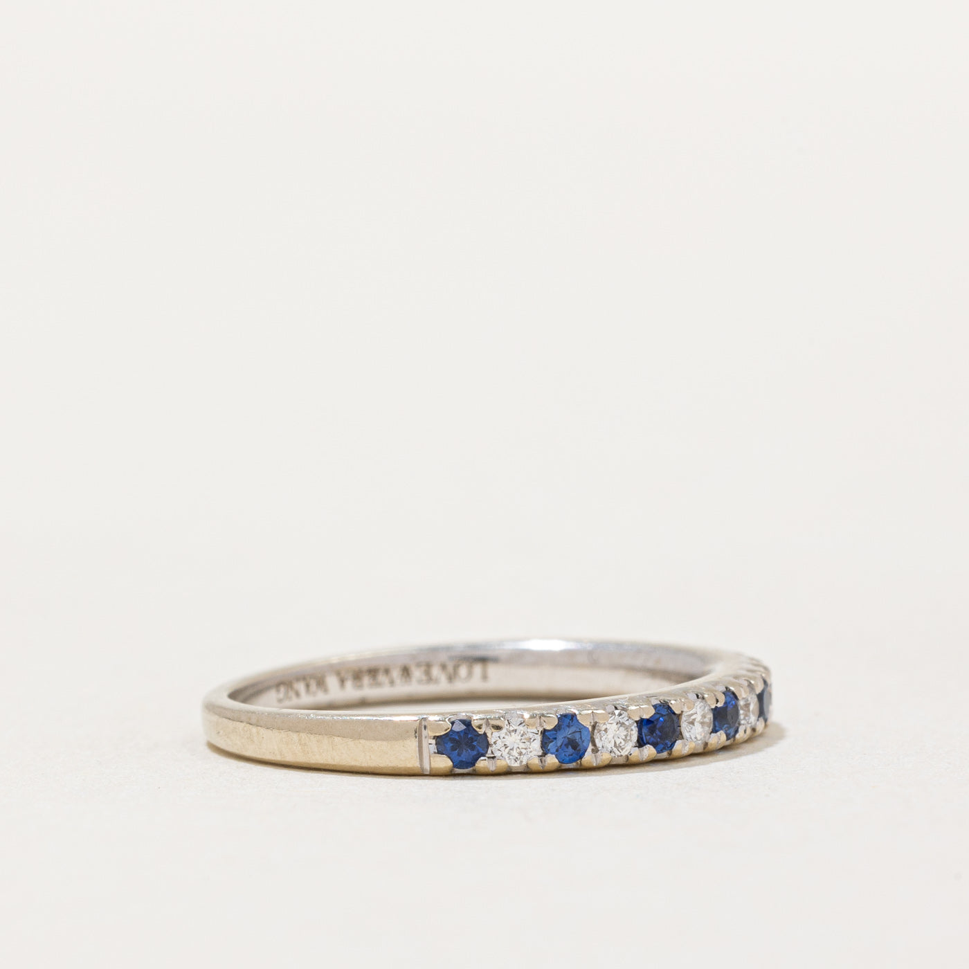Bague demi-alliance en saphir et diamants « Vera Wang » | 0,20 ct, 0,16 ct | Taille 5,75 |