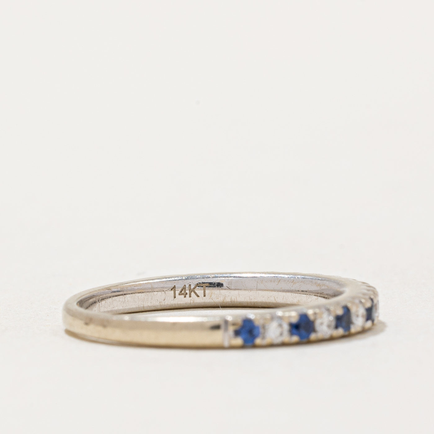 Bague demi-alliance en saphir et diamants « Vera Wang » | 0,20 ct, 0,16 ct | Taille 5,75 |