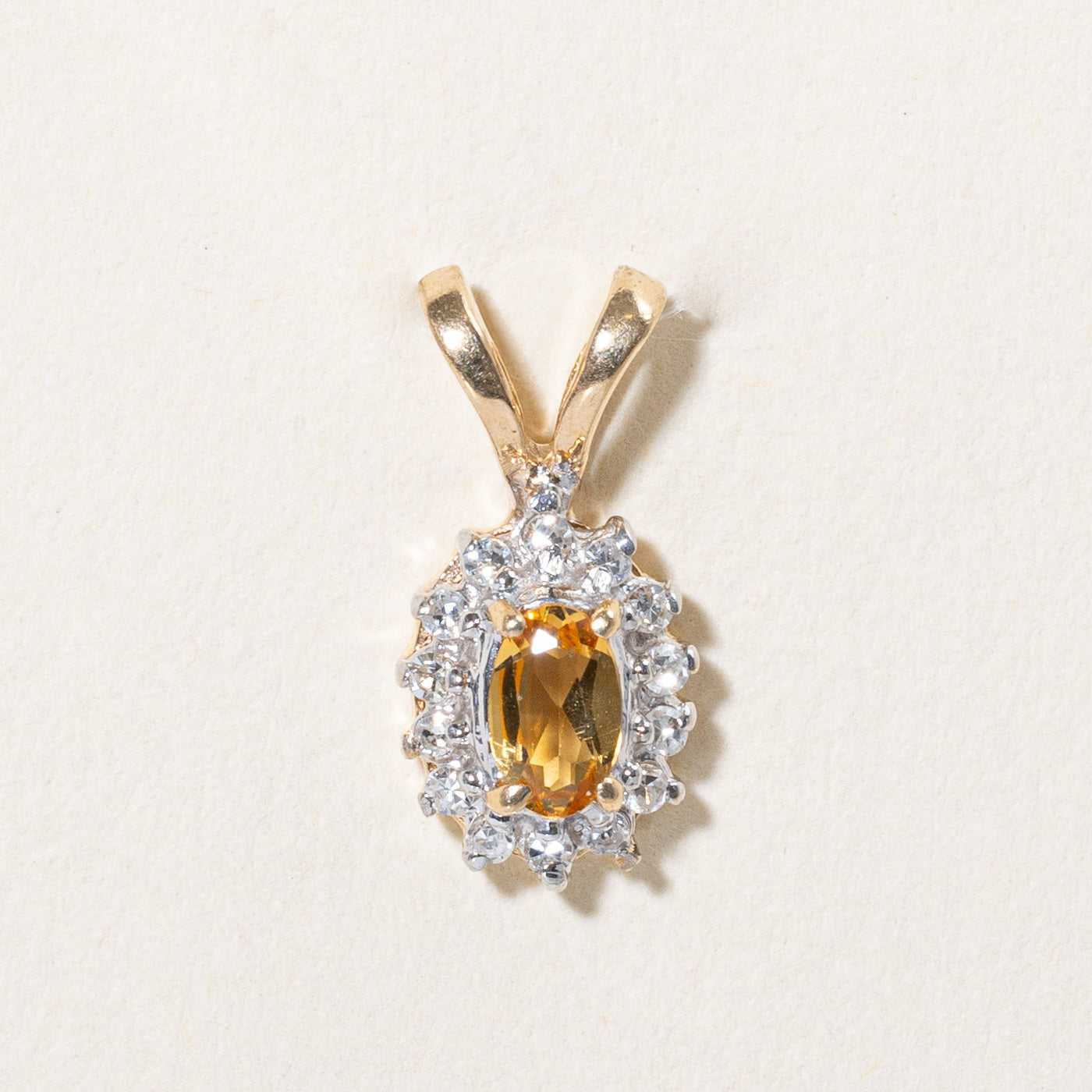 Pendentif halo de citrine et diamants | 0,15 ct, 0,07 ct au total |
