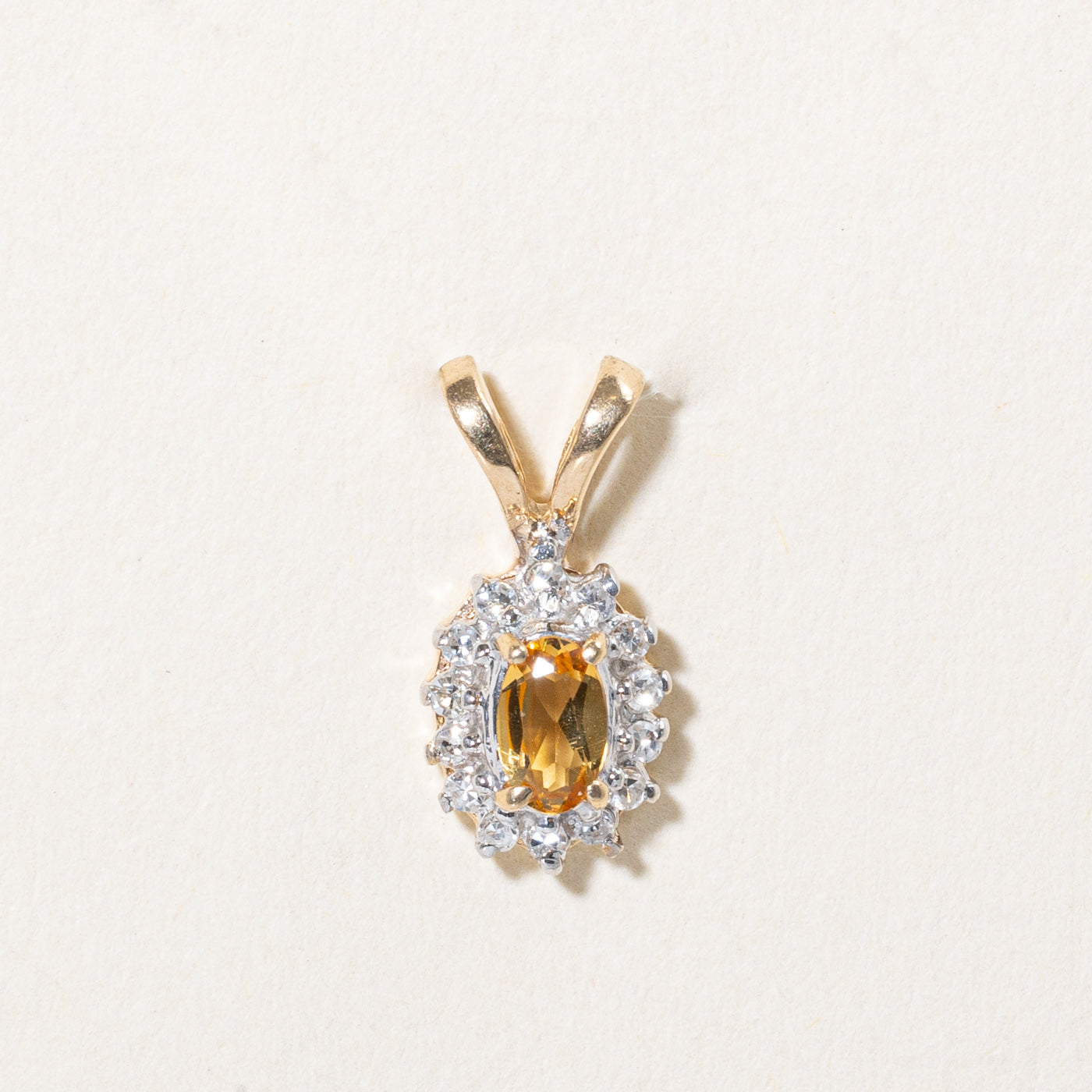 Pendentif halo de citrine et diamants | 0,15 ct, 0,07 ct au total |