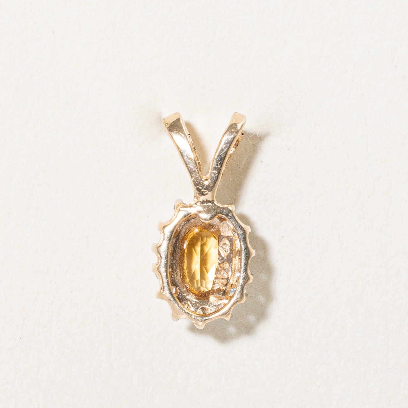 Pendentif halo de citrine et diamants | 0,15 ct, 0,07 ct au total |