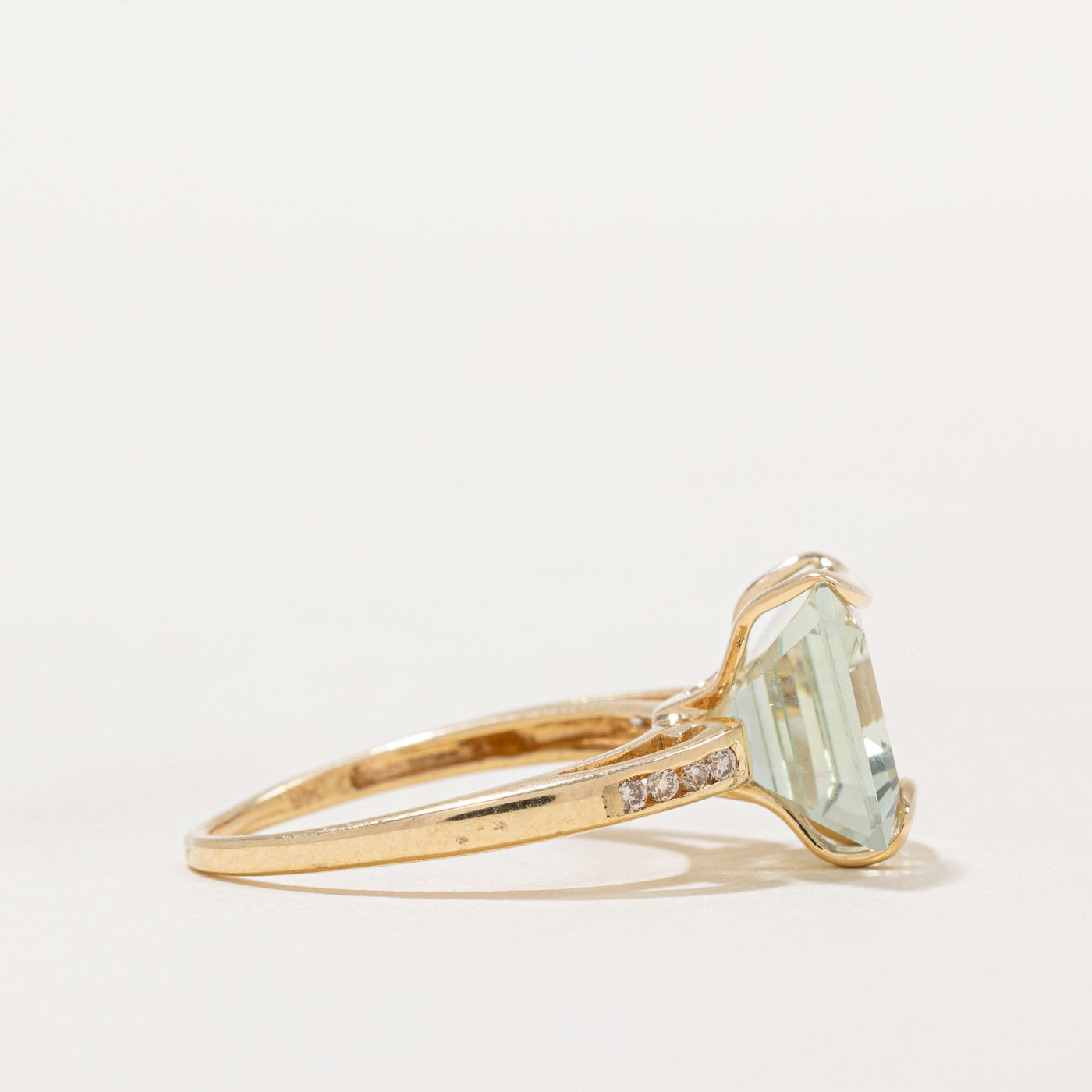Mint Green Quartz & Diamond Ring | 4.20ct, 0.08ctw | SZ 6 |