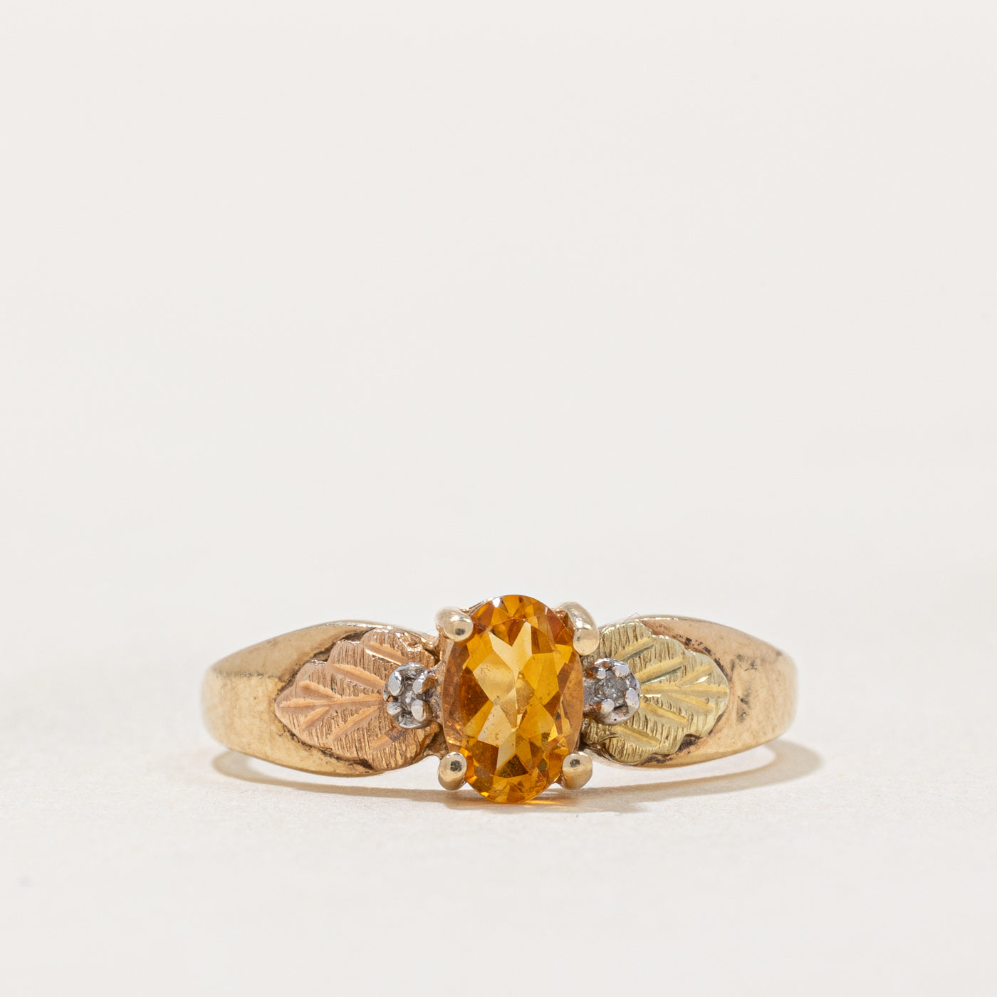 Bague en or 10 carats avec citrine et diamants | 0,36 ct, 0,01 ct au total | Taille 5 |