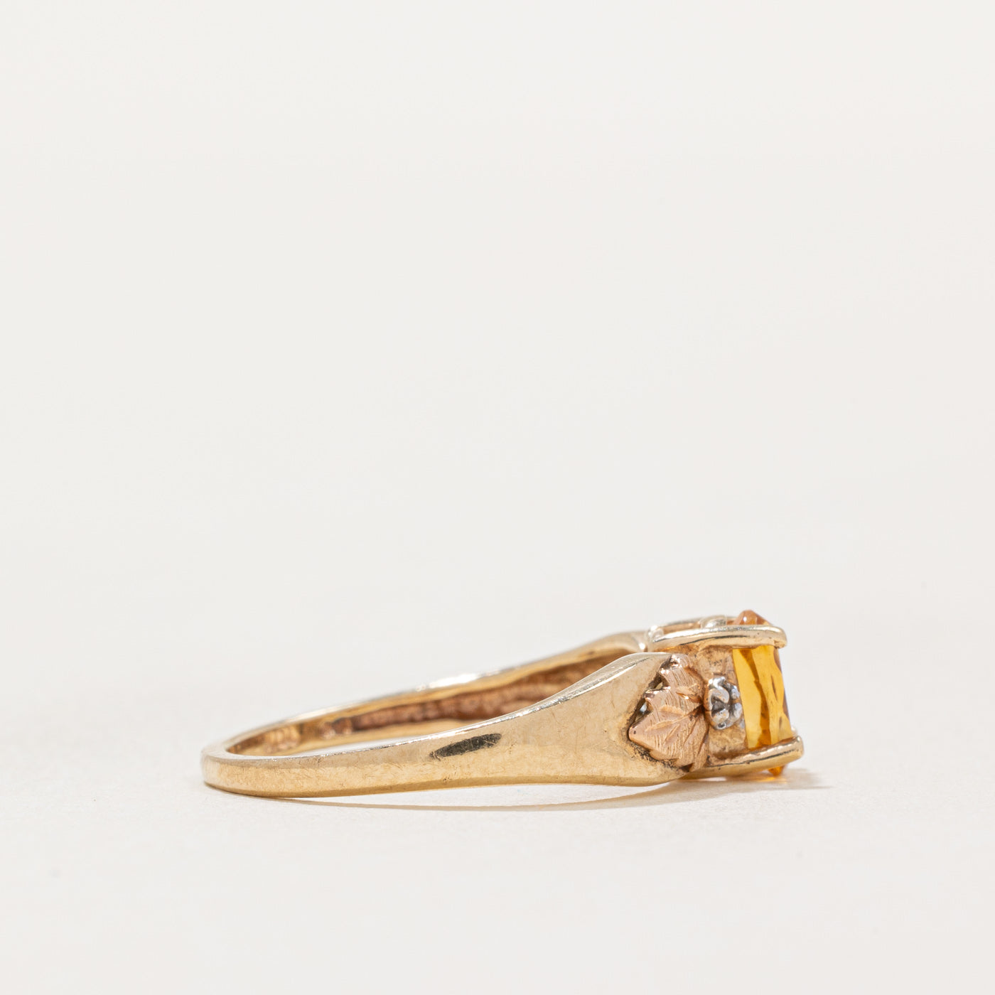 Bague en or 10 carats avec citrine et diamants | 0,36 ct, 0,01 ct au total | Taille 5 |