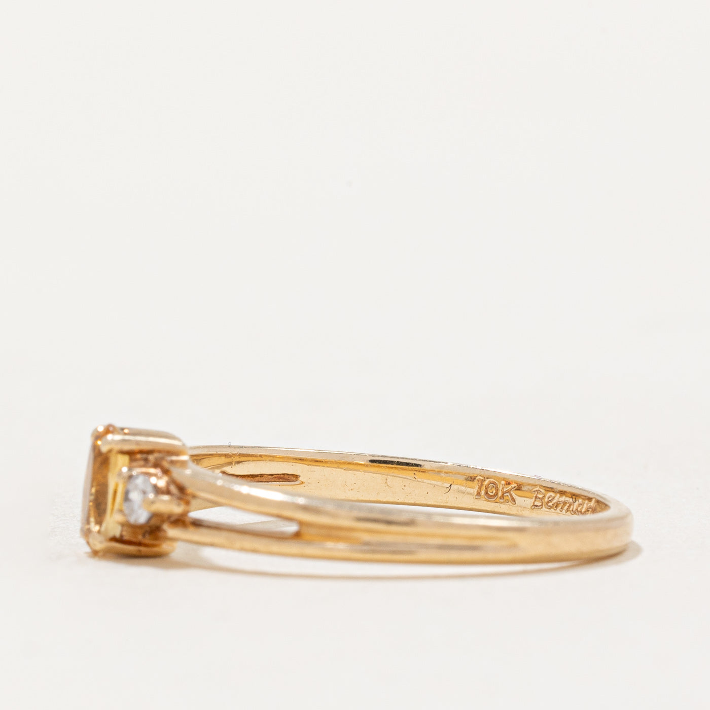 Bague en citrine et diamants | 0,18 ct, 0,05 ct au total | Taille 6,5 |